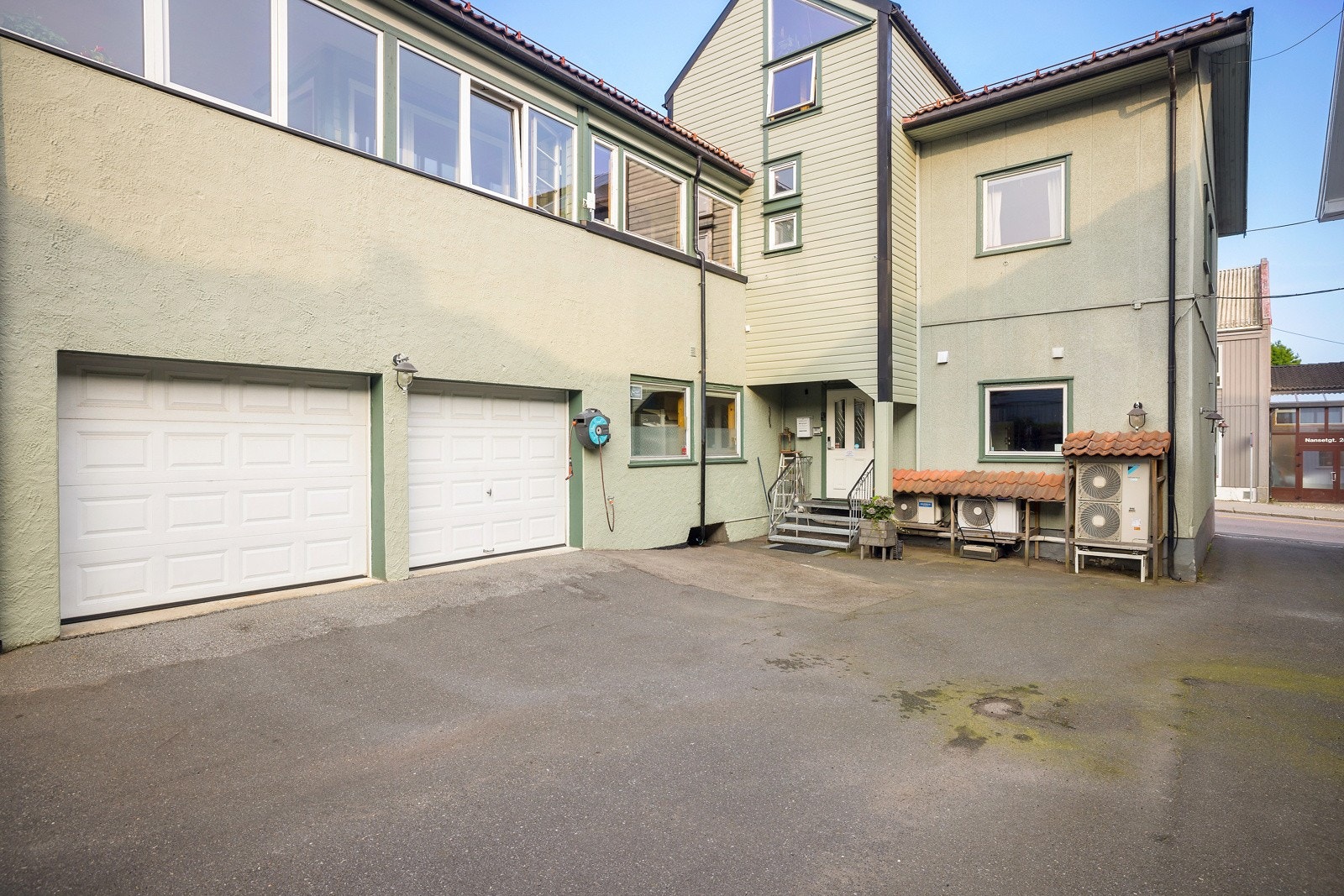 Dobbel integrert garasje og carport Galleribilde
