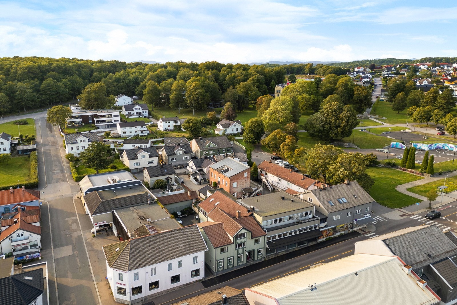 I 2. og 3. etasje har bygget en stor og innbydende leilighet med fire soverom. Galleribilde