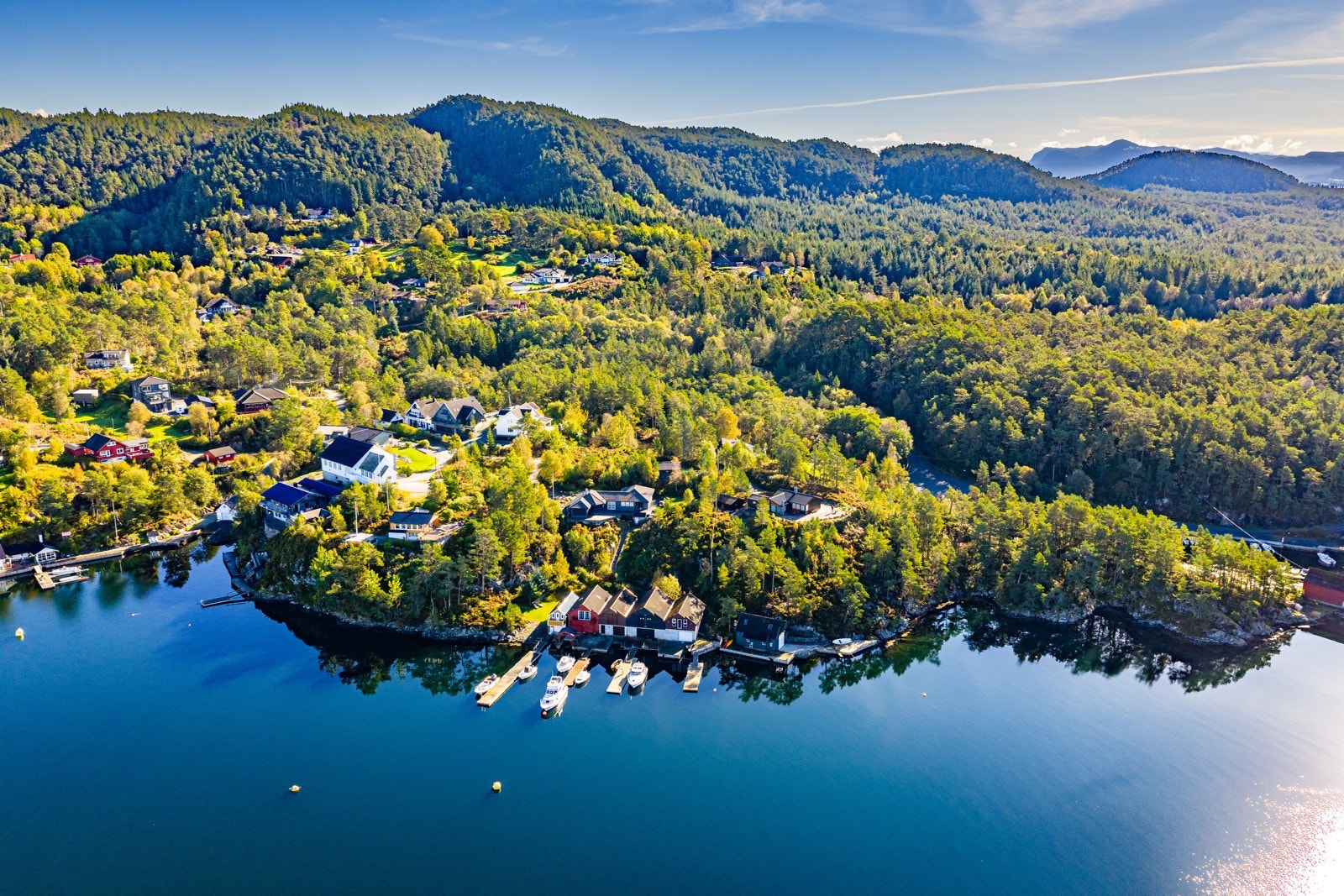 - Det er fine turområder i Ervikane (friluftsområde) og Hjortåsen - Galleribilde