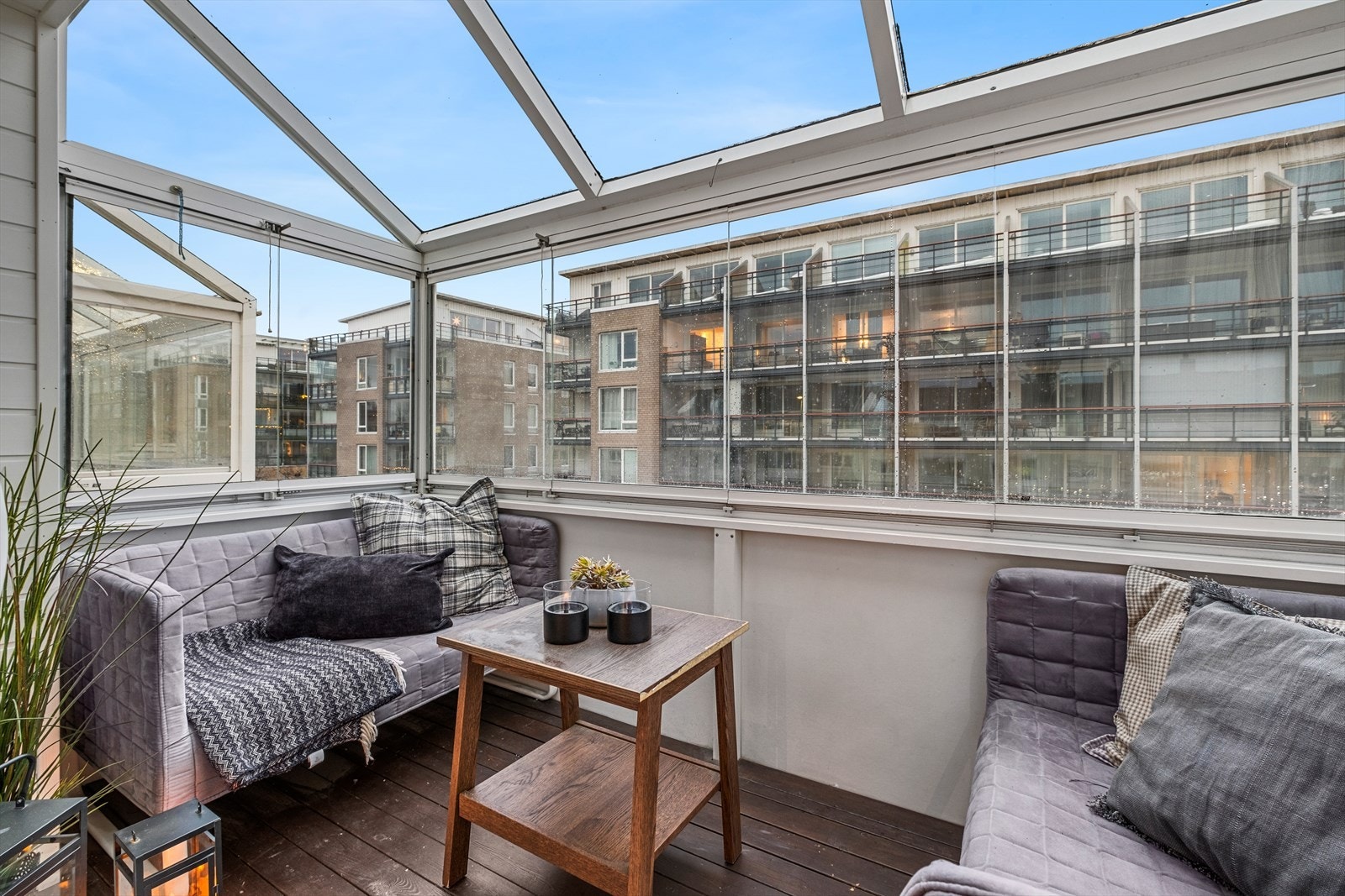 Fra stuen er det direkte adkomst til en romslig balkong på 4,5m² Galleribilde