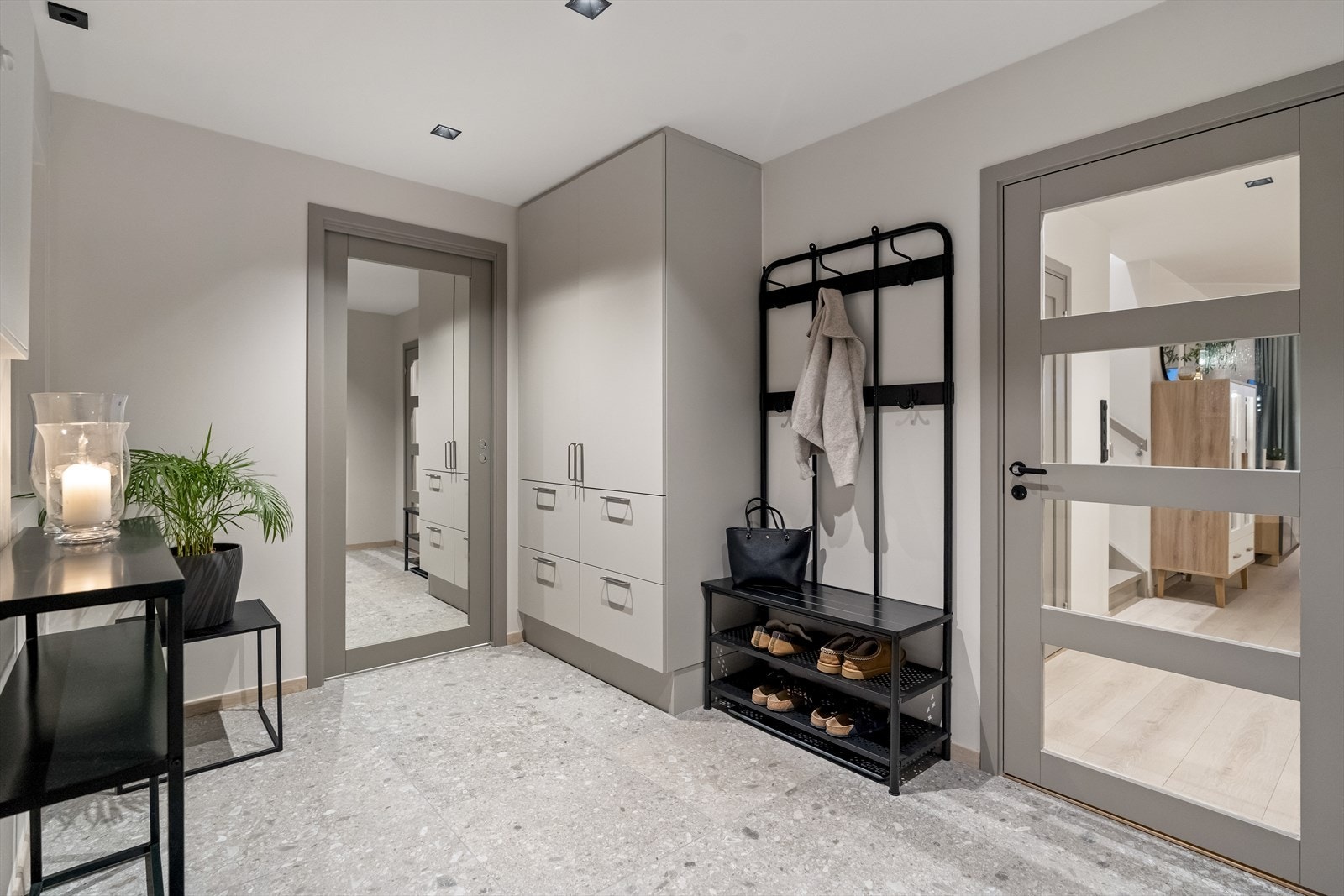 Velkommen inn i en fleksibel, delikat og moderne leilighet med innholdsrik planløsning. Galleribilde