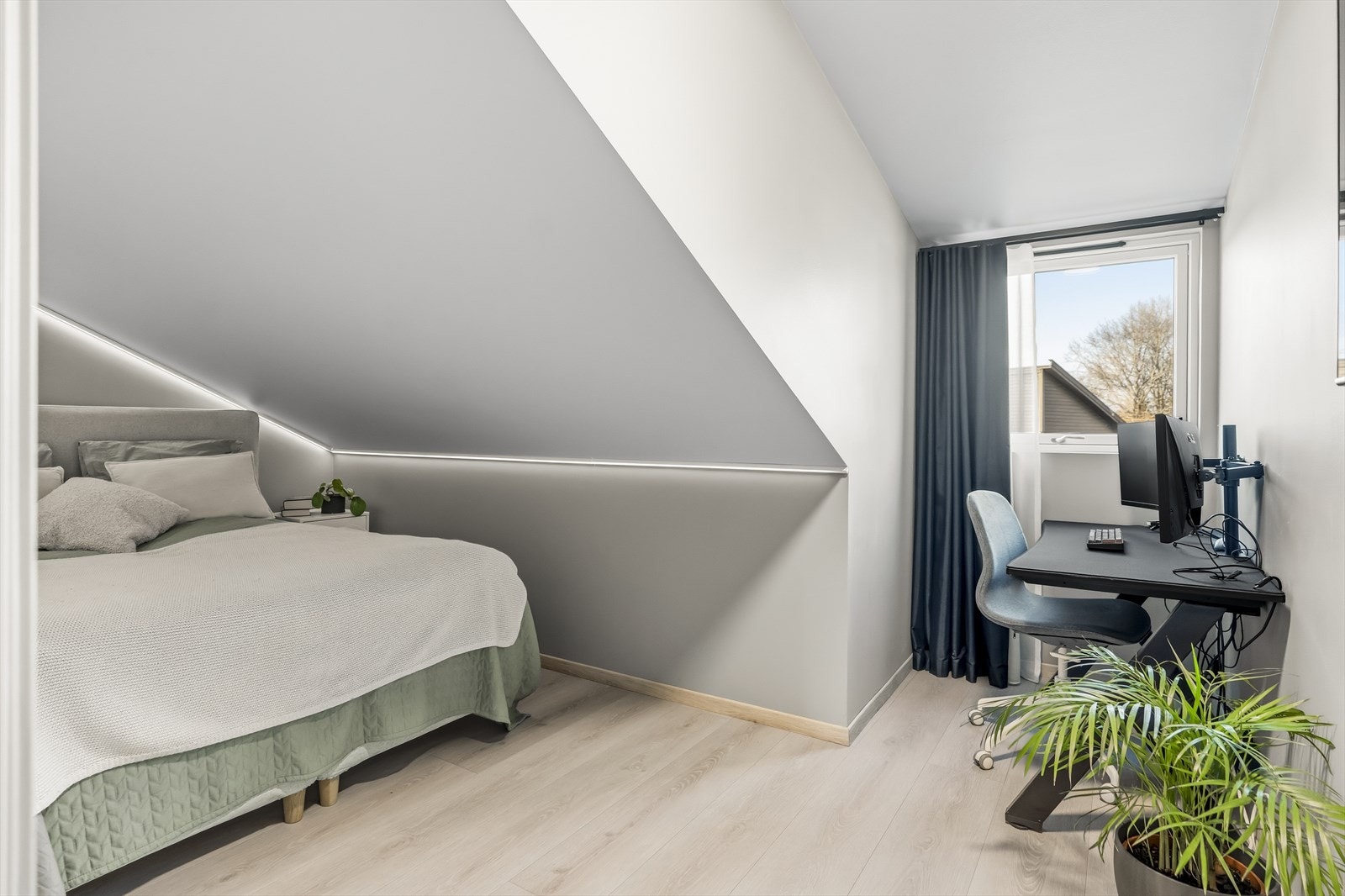 Det er også en fin plass for skrivebord - perfekt for både lekser og gaming. Galleribilde
