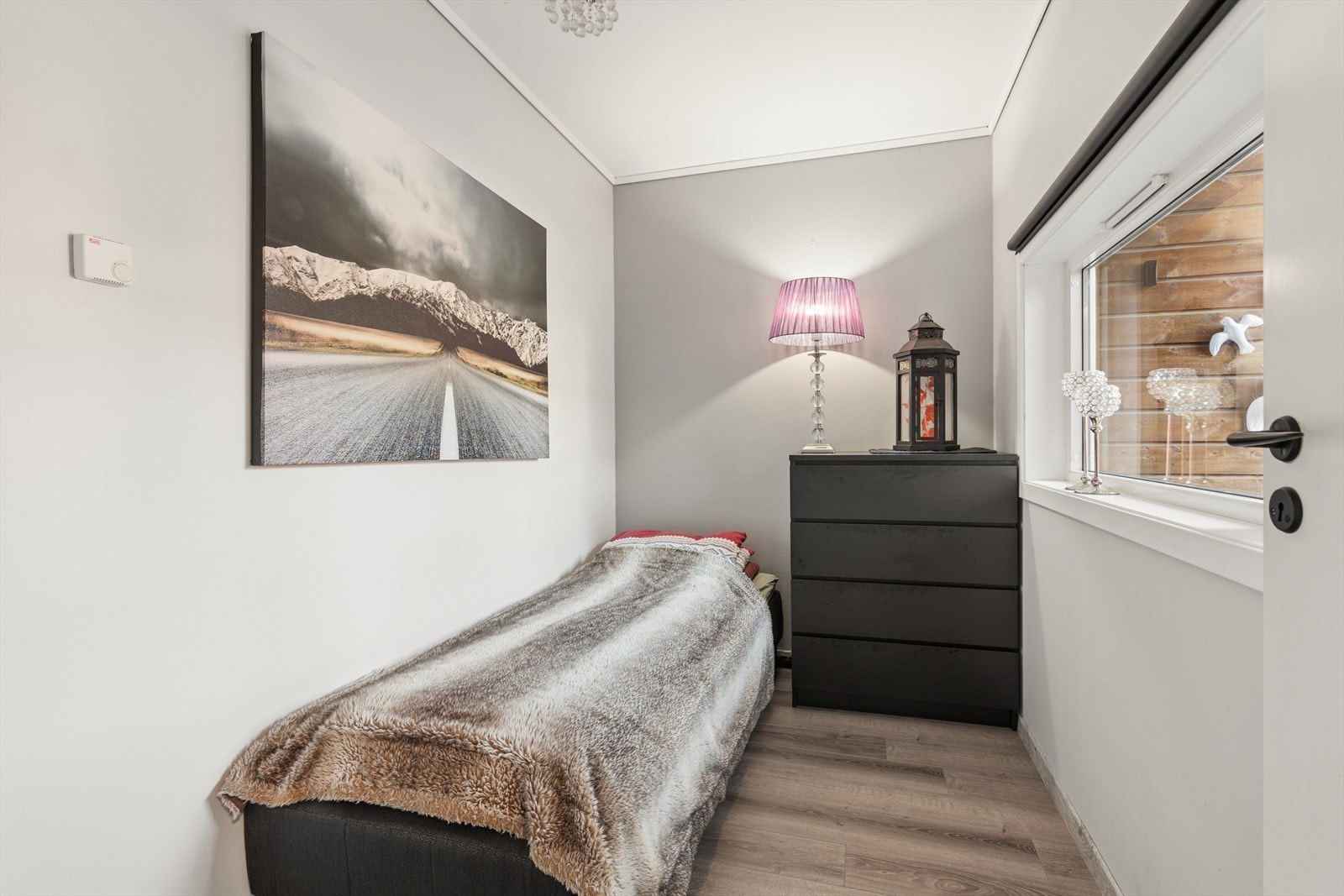 Koselig barnerom eller gjesterom. Galleribilde