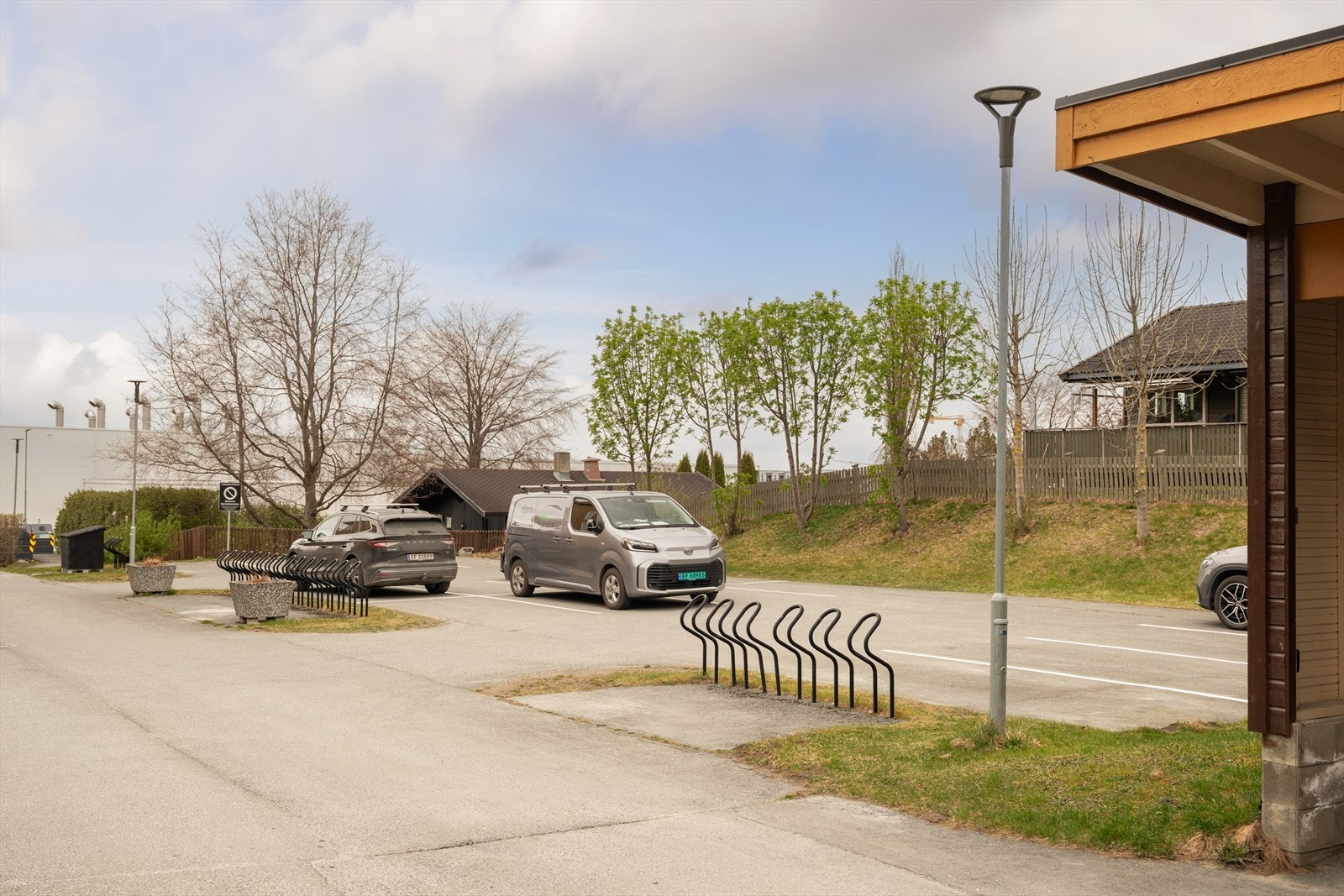 Borettslaget har en romslig gjesteparkering hvor besøkende kan parkere. Galleribilde