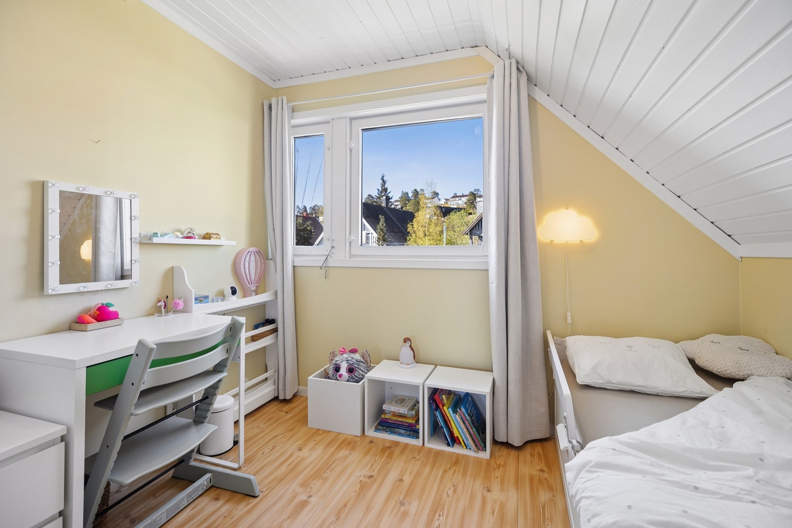 Soverom nr. 3 er lyst og trivelig og av god størrelse Galleribilde