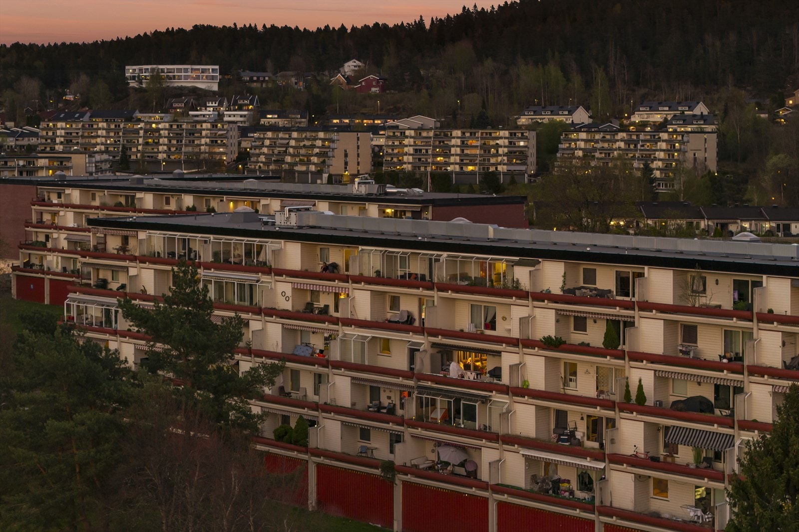 Fasade på kveldstid. Galleribilde