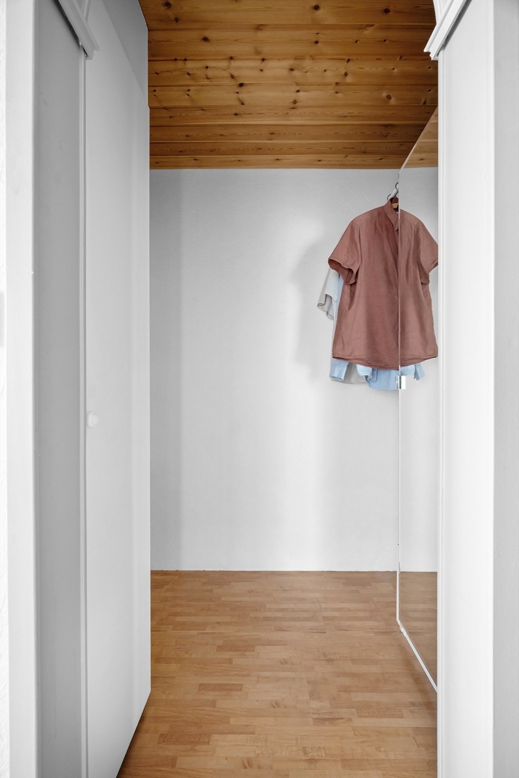 Soverommet har tilhørende innvendig bod - ideell som praktisk oppbevaringsrom eller som walk-in closet. Galleribilde