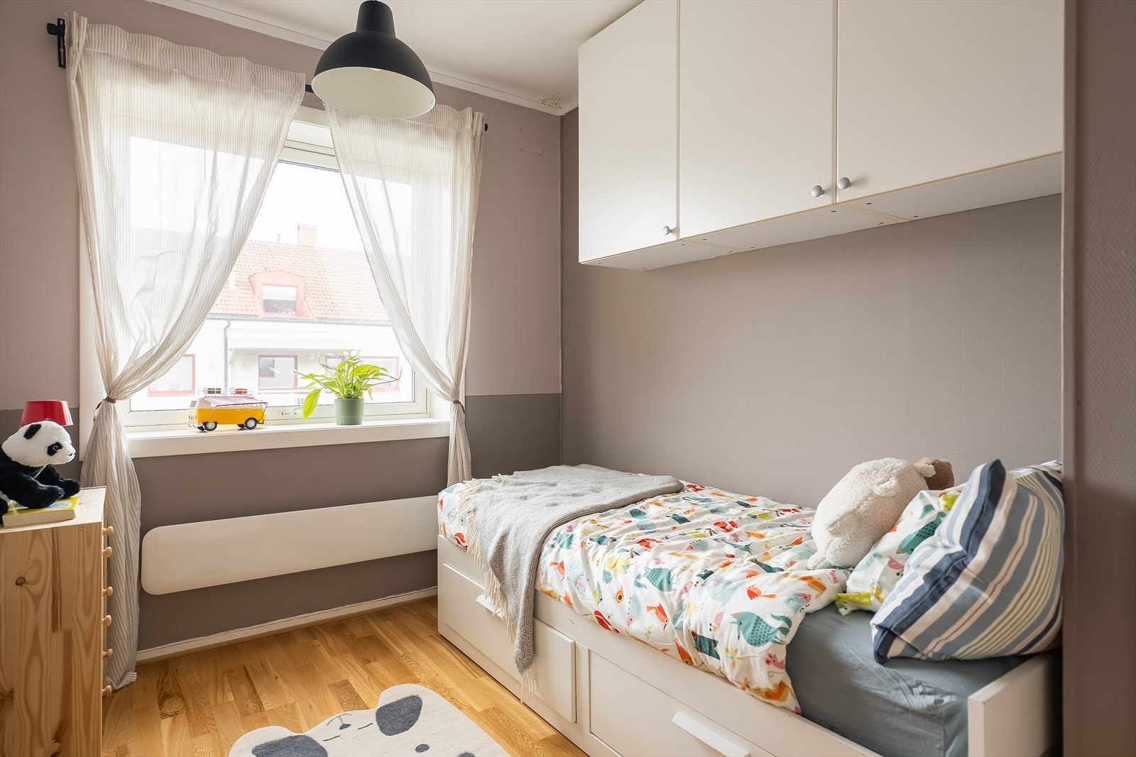 Boligens andre soverom er på 7,2m² og egner seg ypperlig som barnerom eller gjesterom. Galleribilde