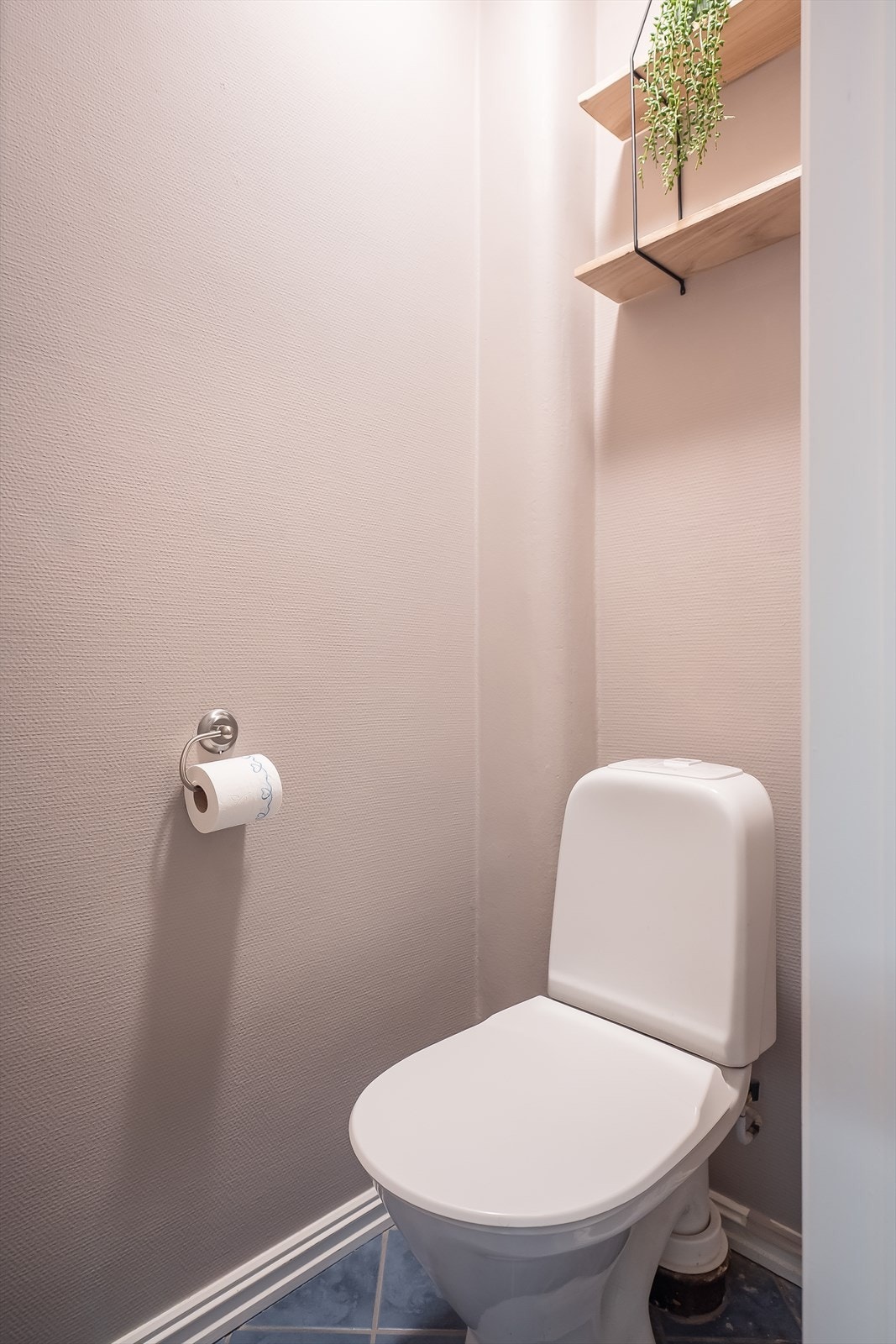 Leiligehten har også et praktisk separat toalettrom. Galleribilde
