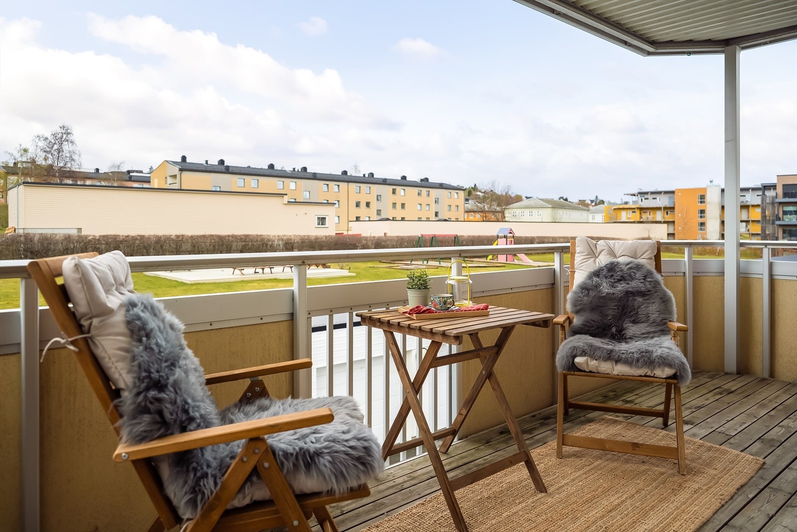 Fra stuen er det utgang til den vestvendte balkongen på 8 m², hvor du kan nyte gode solforhold fra formiddag til kveld. Galleribilde