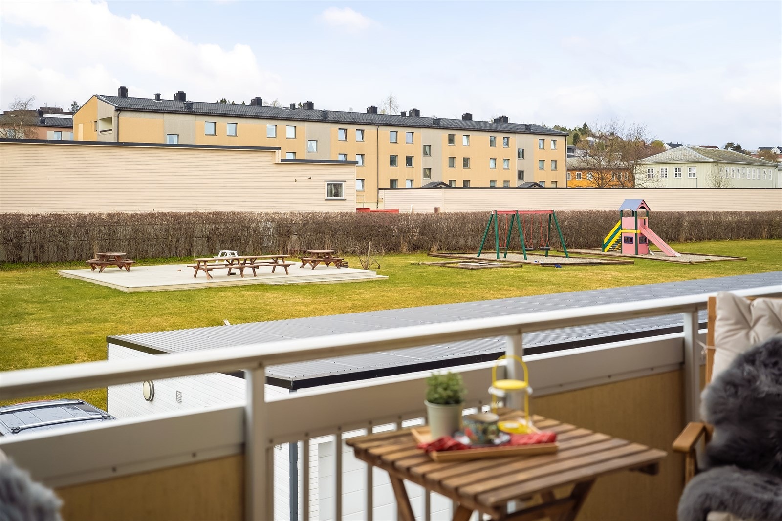 Fra balkongen har du et usjenert utsyn mot et hyggelig grøntområde. Galleribilde