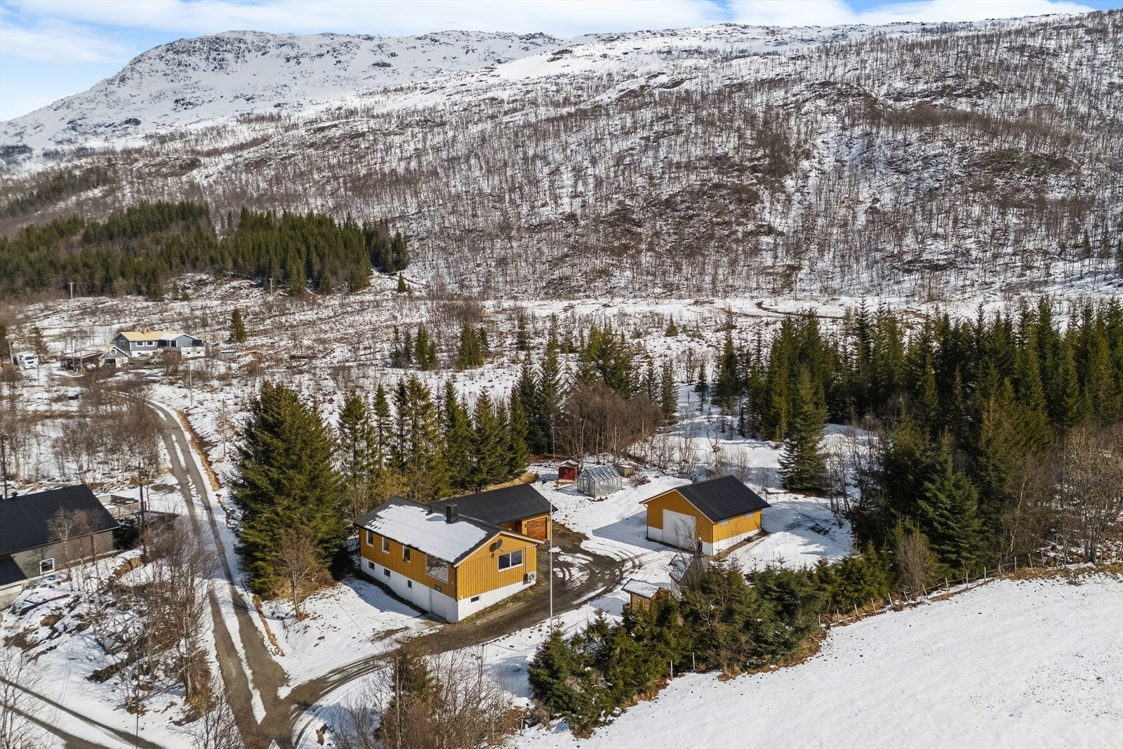 Sjøtunvegen 310 presenteres av Kristian Ytreberg-Eide v/DNB Eiendom. Galleribilde