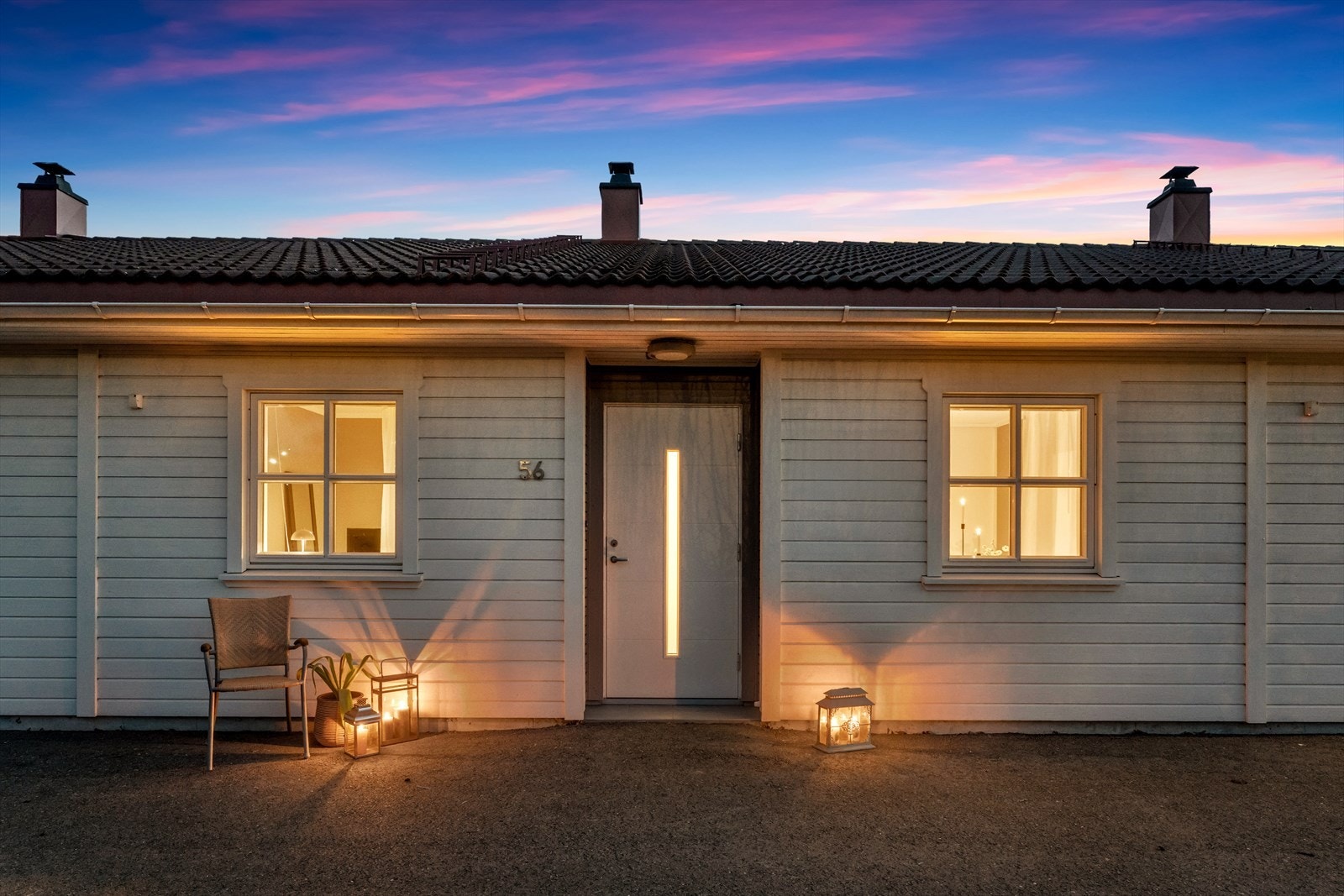 Malt inngangsdør med glassfelt. Galleribilde