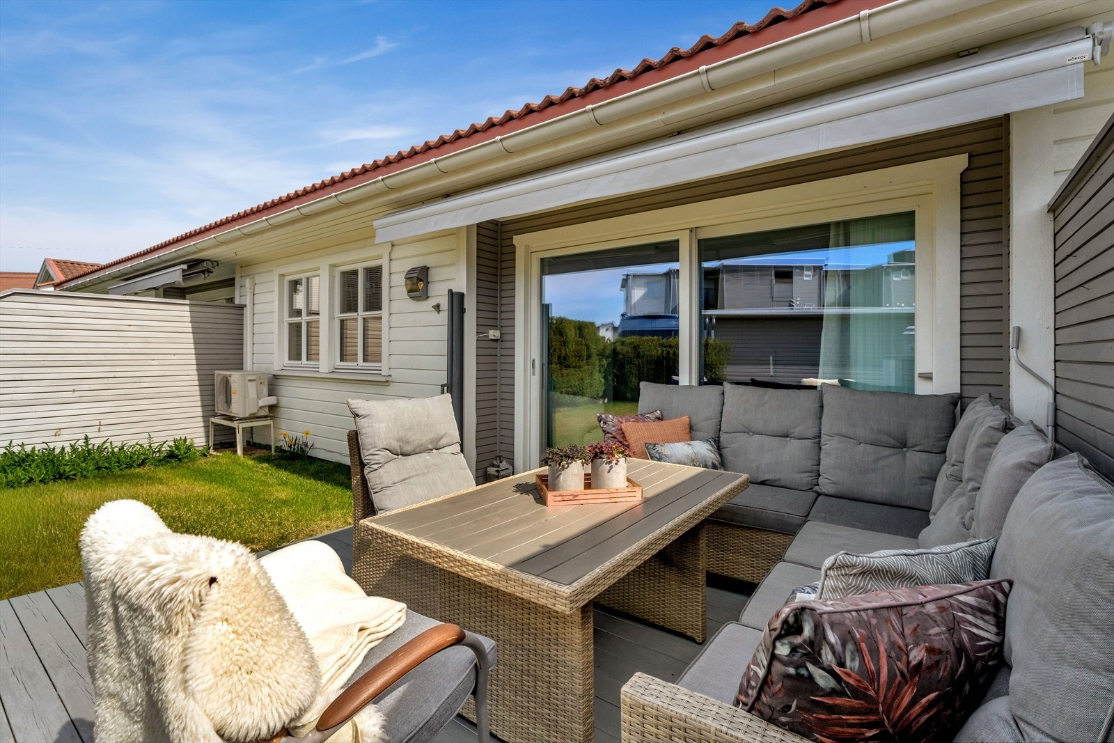 Solrik og vestvendt terrasse. Galleribilde