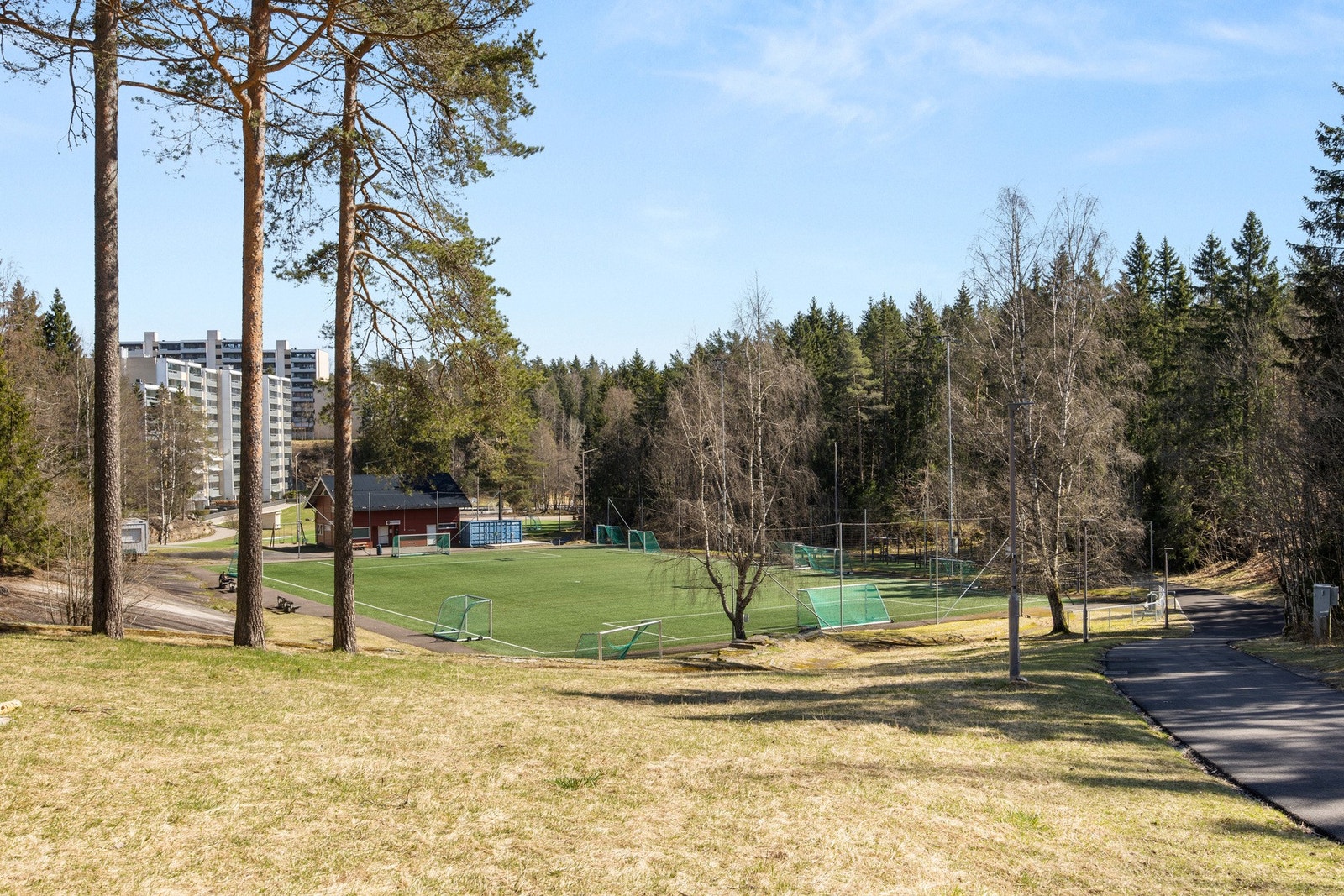 Nærområdet beskrives som svært barnevennlig og med godt naboskap Galleribilde