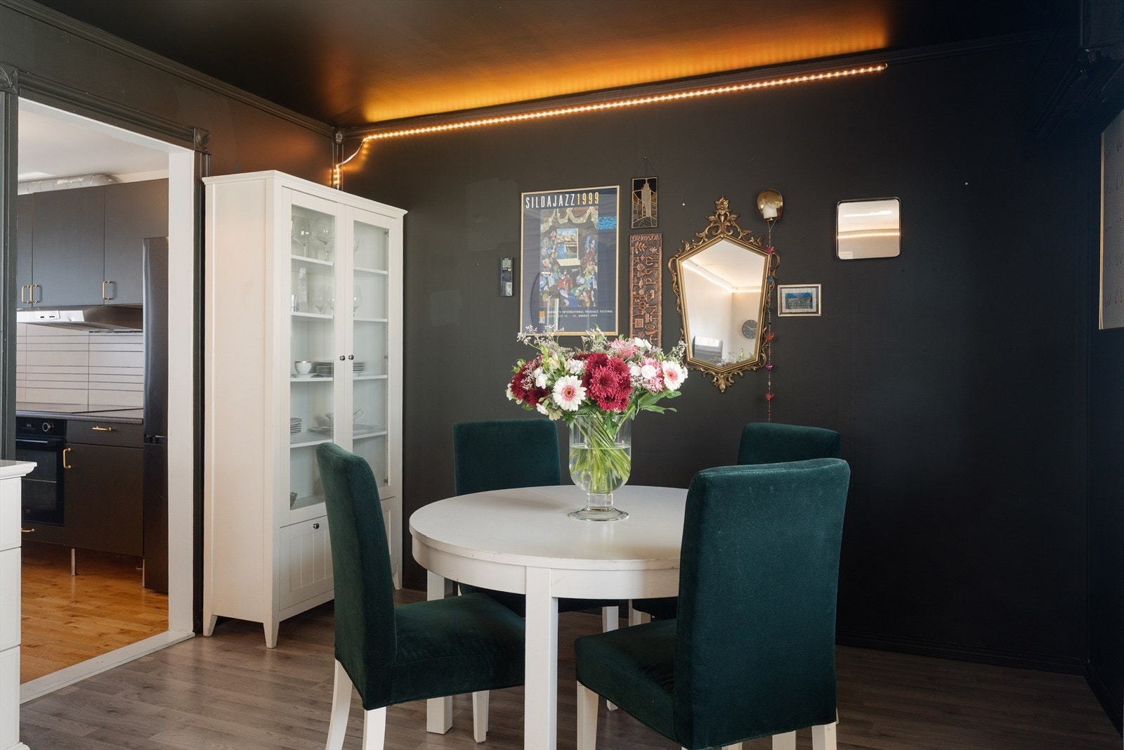 God plass til stort spisebord Galleribilde