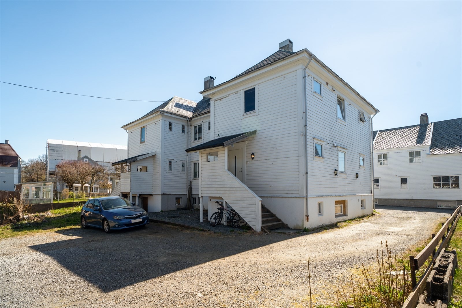 Gode parkeringsmuligheter på egen eiendom Galleribilde
