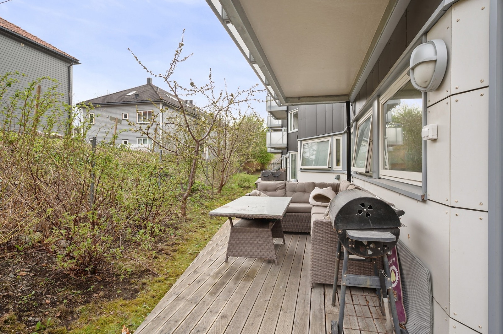 Terrassen er sørvendt og måler 11 kvm. Galleribilde
