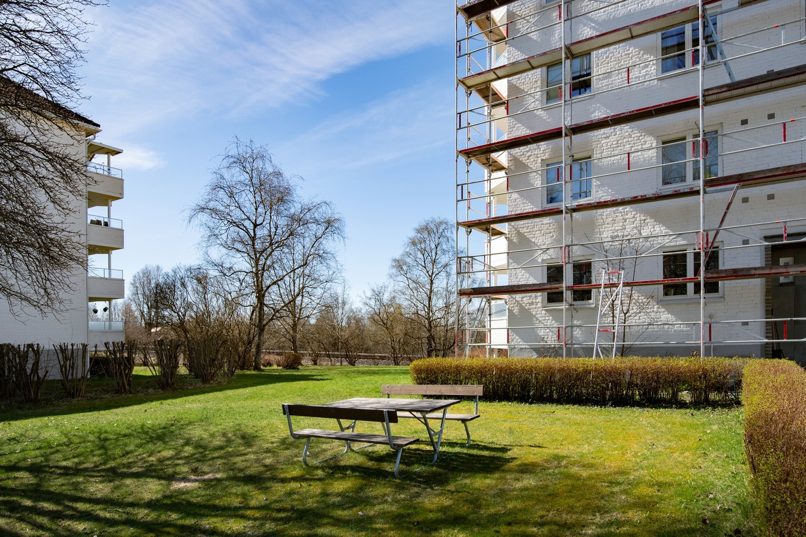 Borettslaget er nå i gang med takutskifting, og vil på GF stemme over etterisolering og utskifting av balkonger. Galleribilde