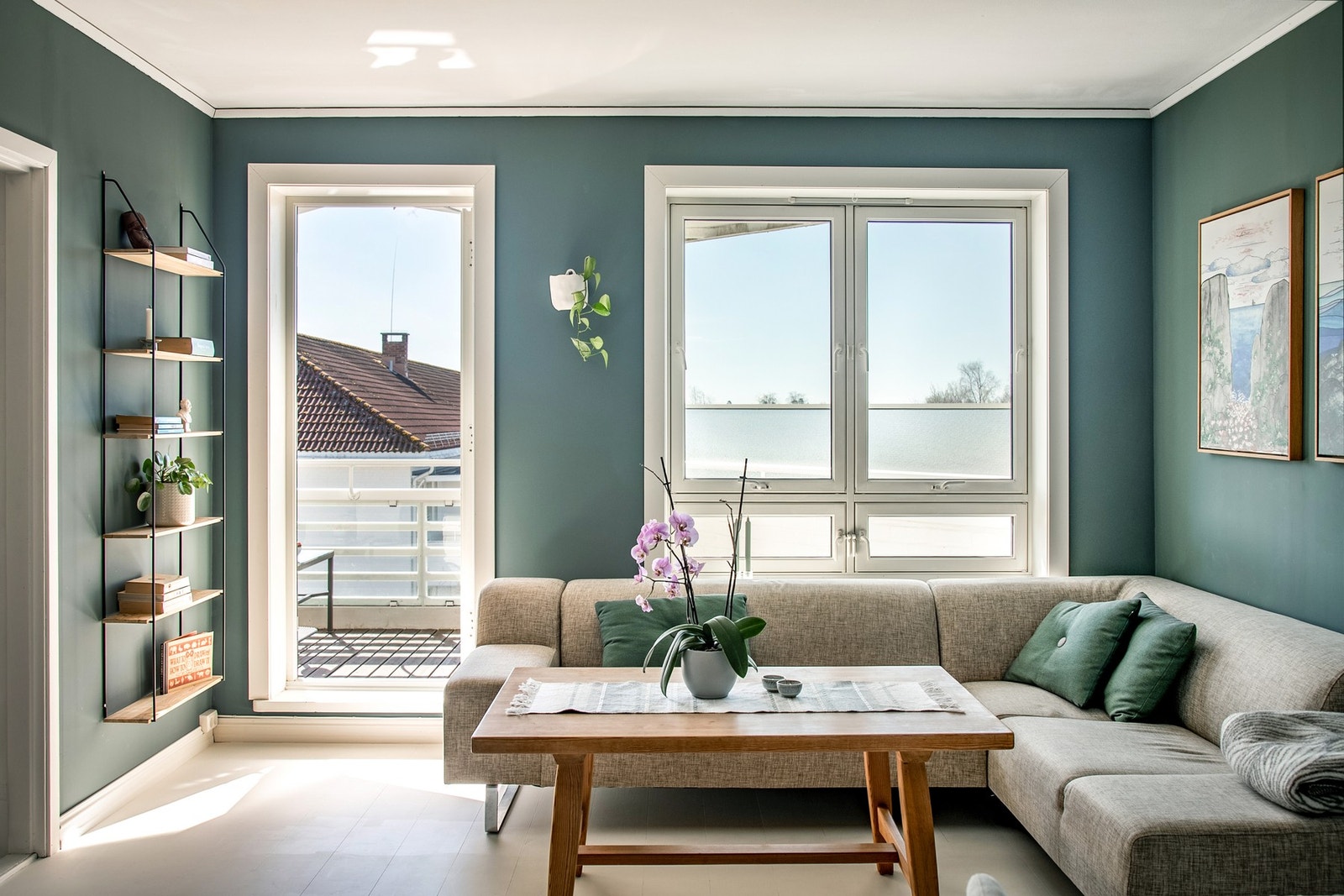 Her får du en attraktiv toppleilighet beliggende med marka i nær omkrets. Galleribilde