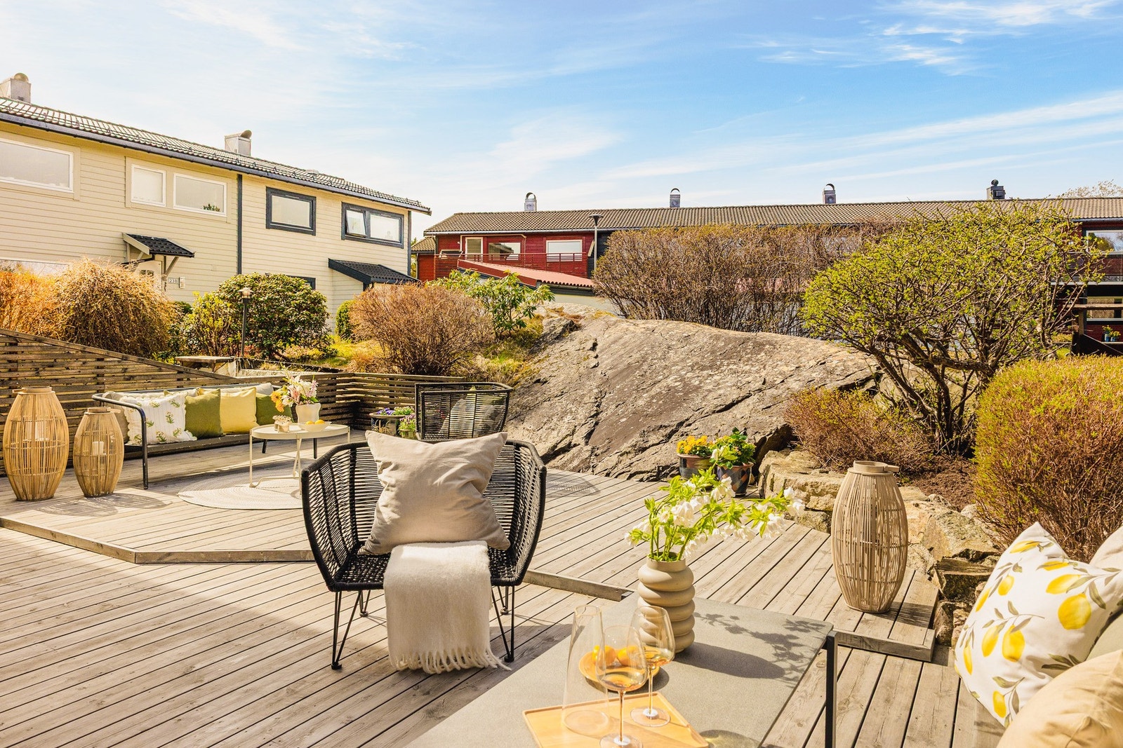 På terrassen kan du nyte lange sommerdager og hyggelige kvelder. Galleribilde