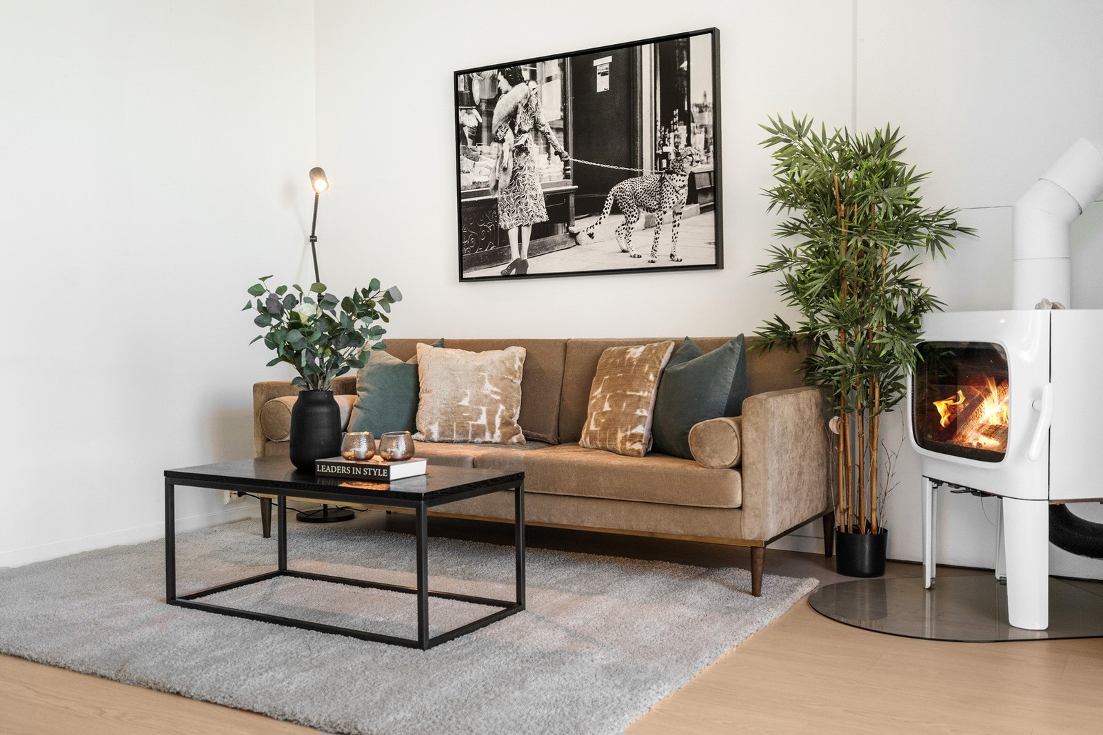 Boligen har balansert ventilasjon og oppvarming med elektrisitet og vedfyring. Galleribilde