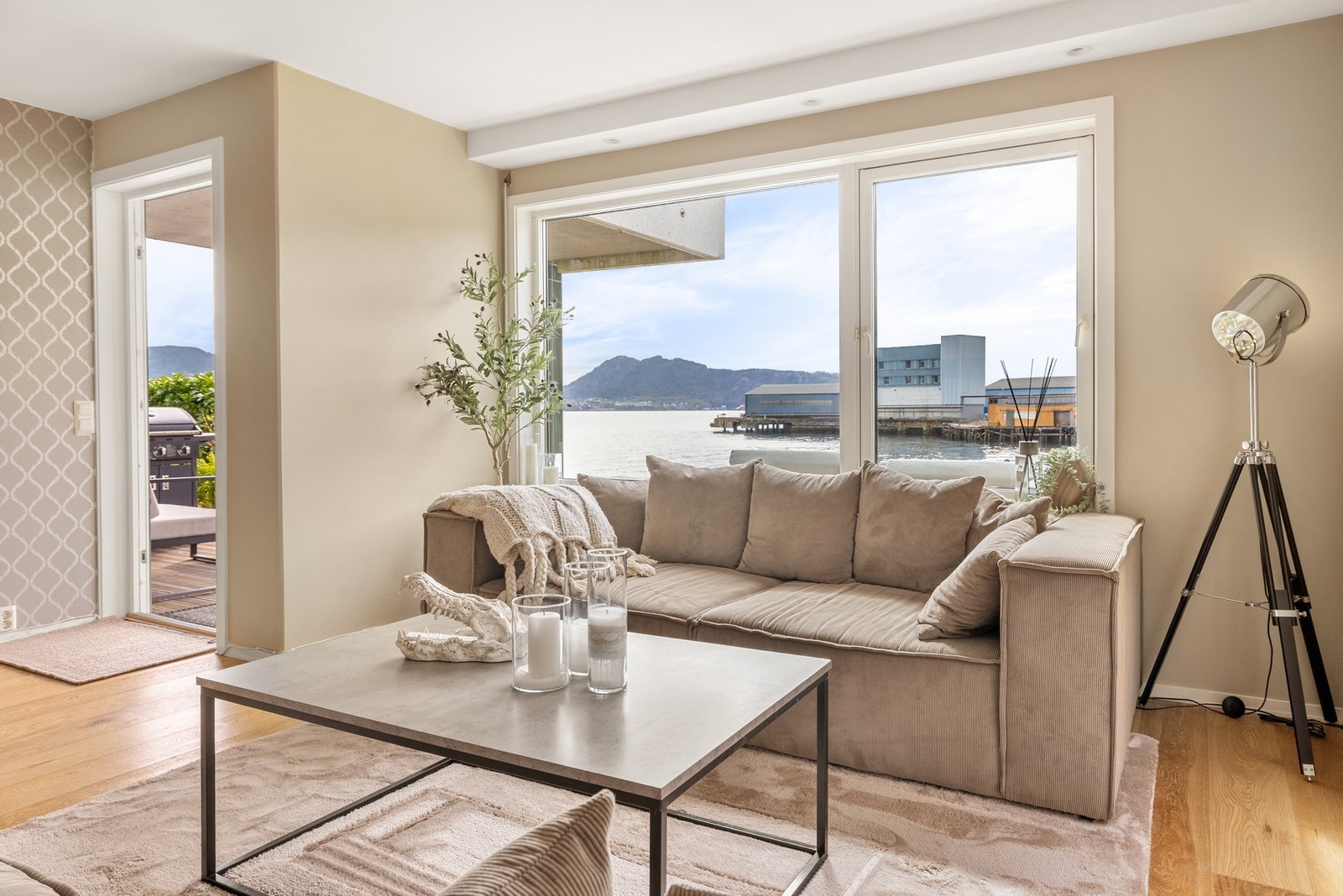 Bygget er oppført i 2001, og boligen holder en god standard med balansert ventilasjon og moderne løsninger. Galleribilde