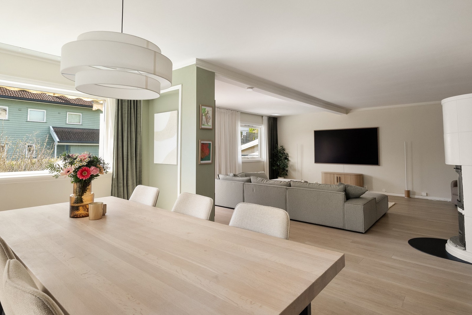 God plass til både sofa- og spisegruppe. Galleribilde