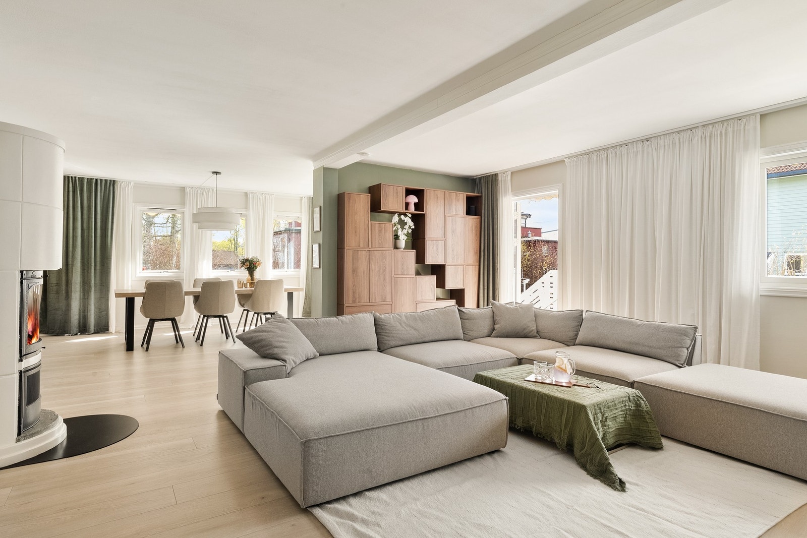 Lys og luftig stue med god plass til hele familien. Galleribilde