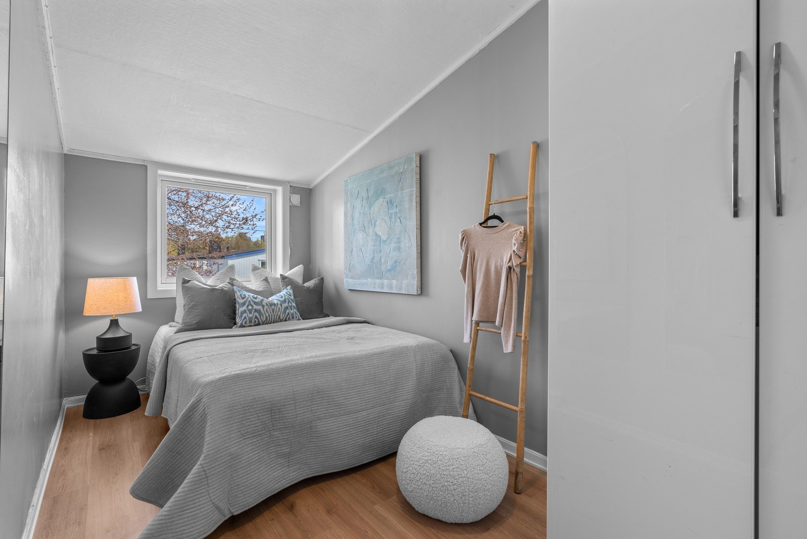 I tillegg til soverommet i 1. etasje har boligen 2 godkjente soverom i 2. etg. Galleribilde