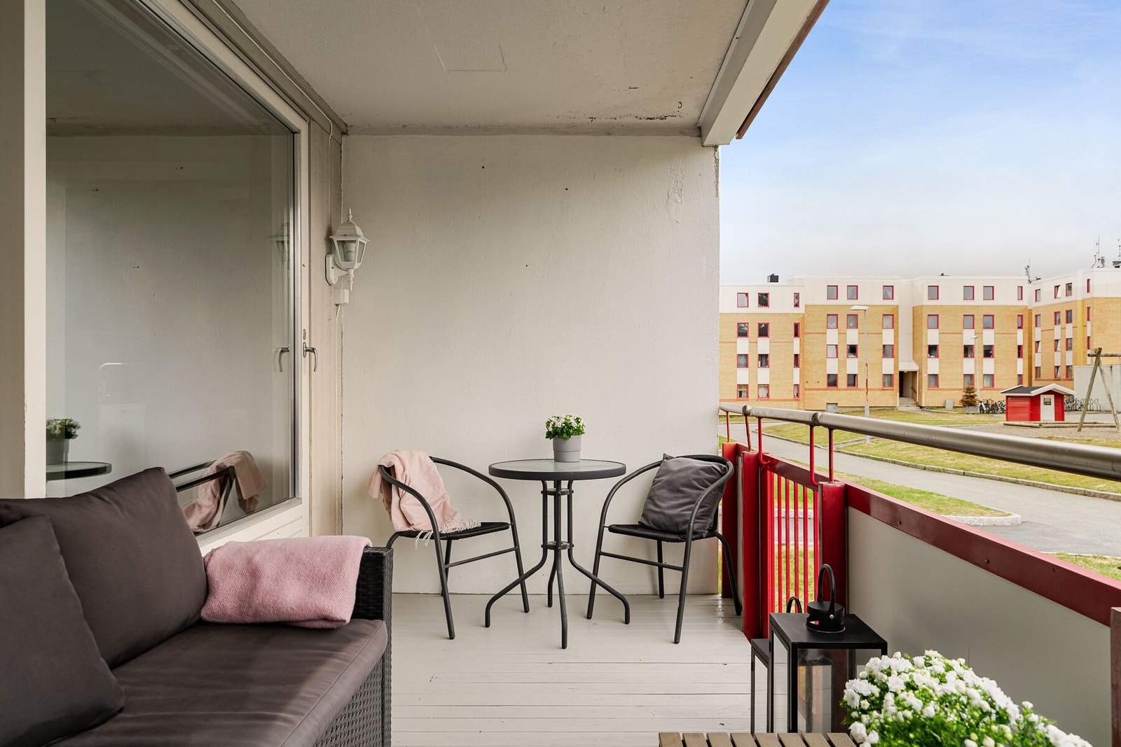 Her kan man nyte gode solforhold fra ca. kl. 13 til 19 på sommerstid. Galleribilde