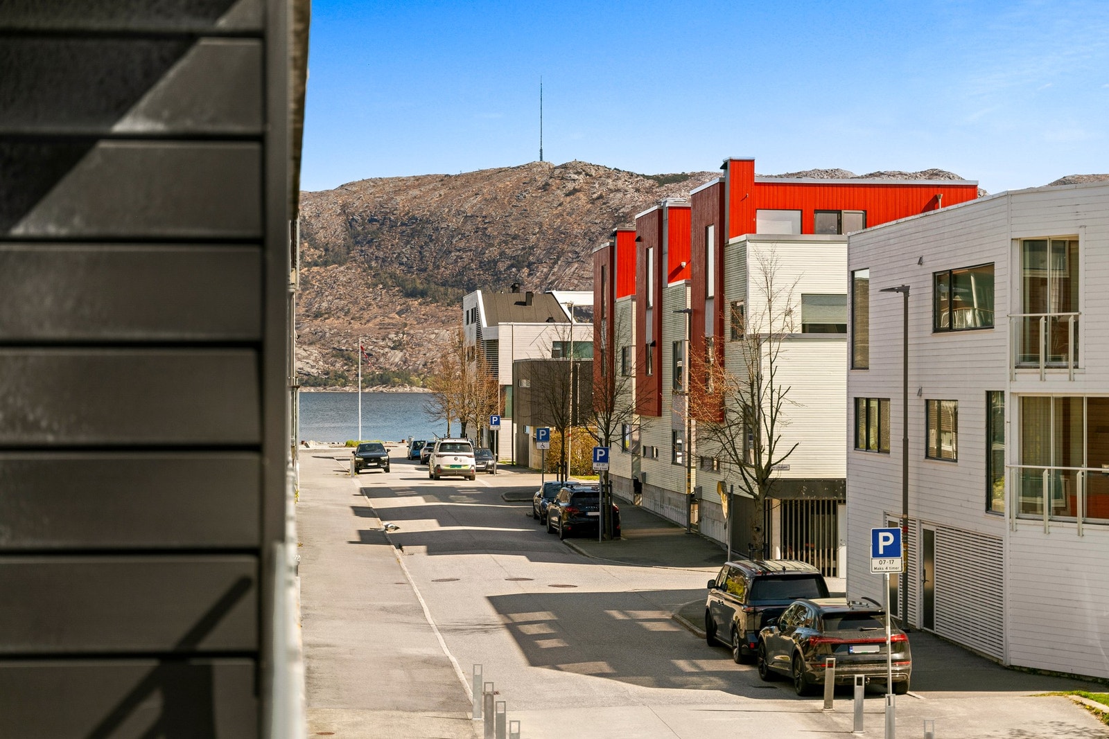 Utsikt fra området - kort vei til sjø og rekreasjon Galleribilde