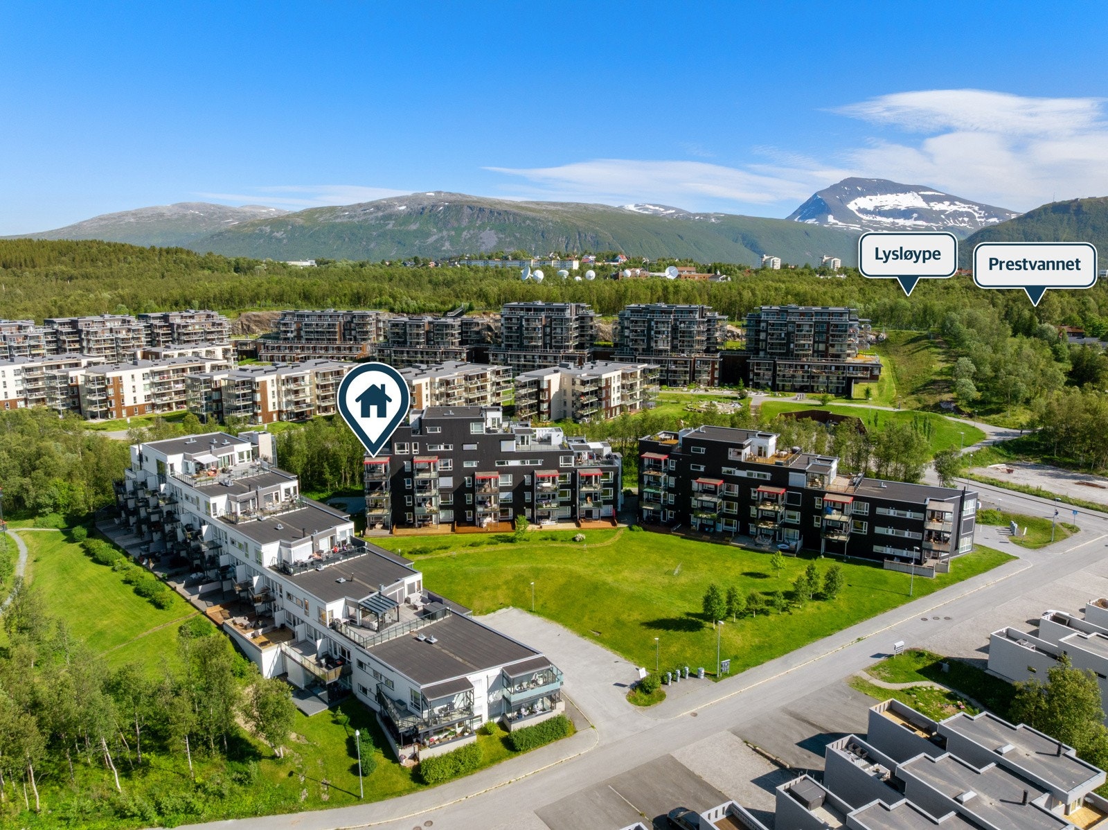 Nærhet til den populære lysløypa som strekker seg over store deler av Tromsøya. Kort vei også til Prestvannet!