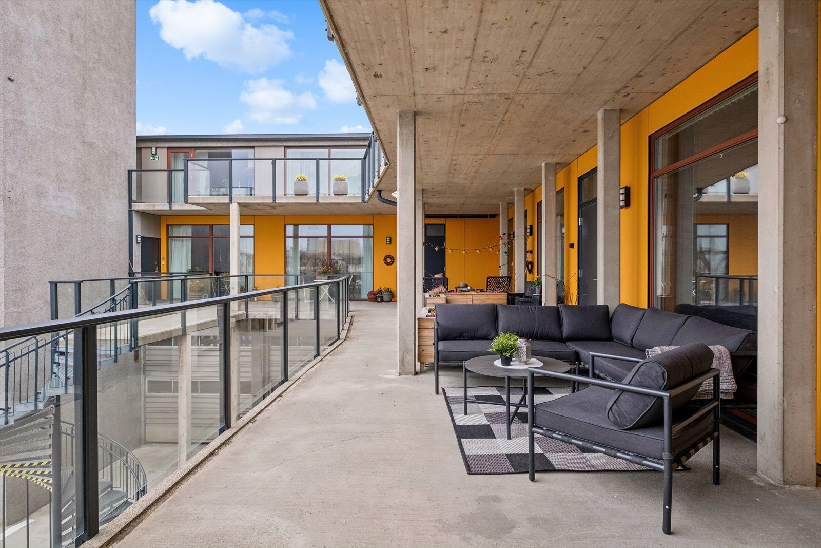 Terrasse som er takoverbygd Galleribilde