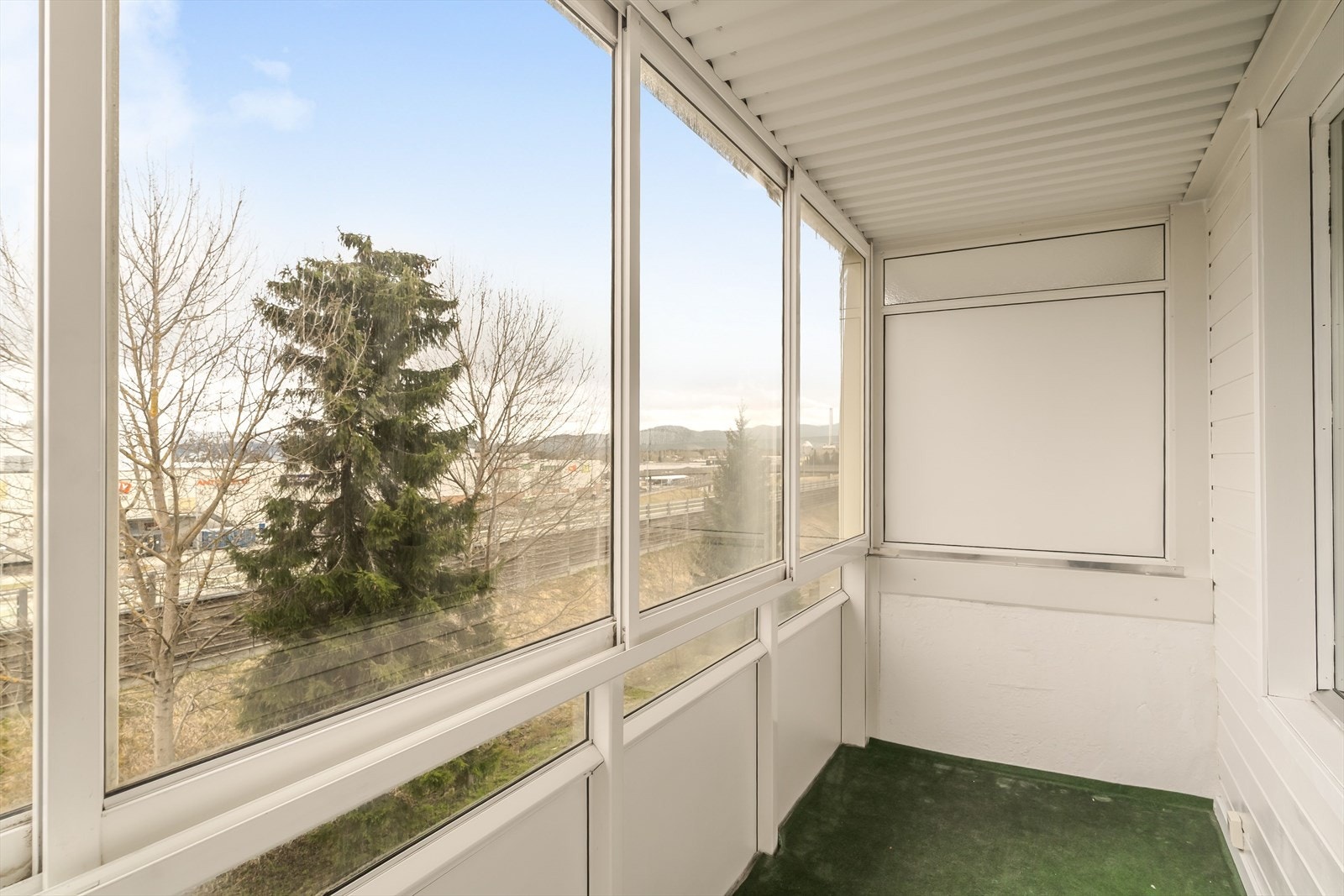 Flott innglassert balkong på 4 kvm. Galleribilde