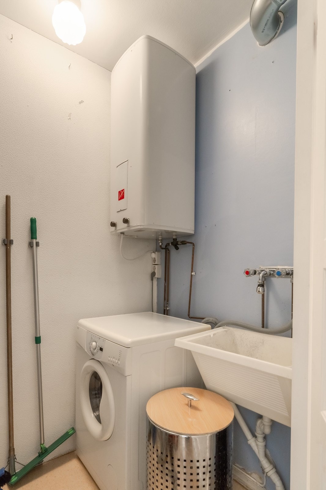 Det er eget praktisk vaskerom på 2 kvm. Galleribilde