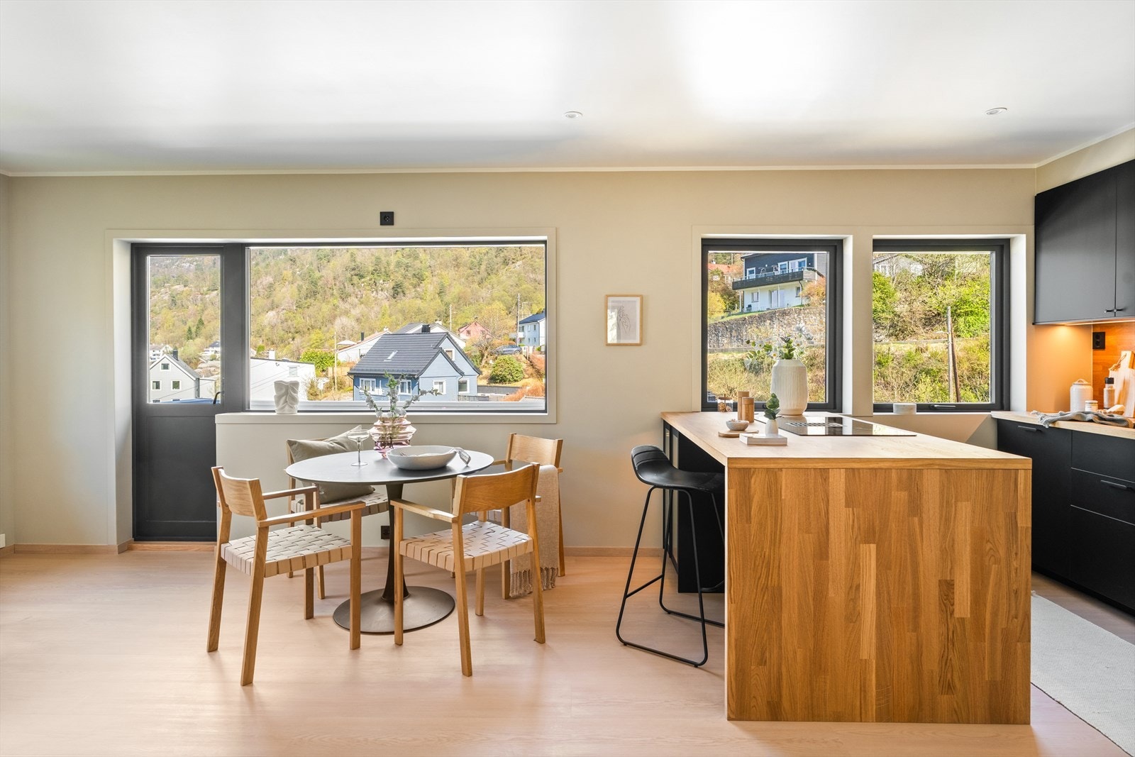 Aktiv Eiendomsmegling ved Ola Øverland har gleden av å presentere Kvernhusveien 8A! Foto: Petter Tran Galleribilde