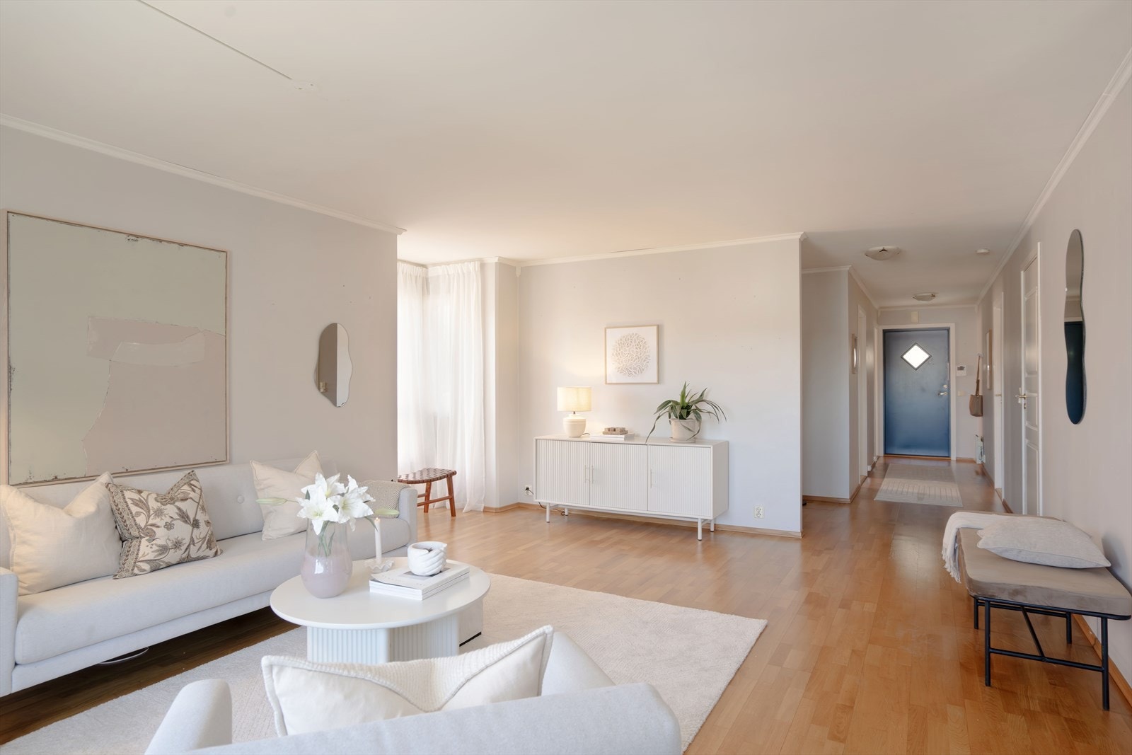 Her har du god plass til både sitteplass og sofagruppe. Galleribilde