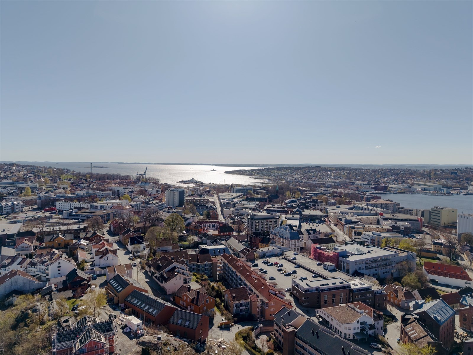 Transporttilbudene er gode: Moss jernbanestasjon ligger i sentrum og har hyppige avganger mot Oslo og Halden/Sverige. Galleribilde