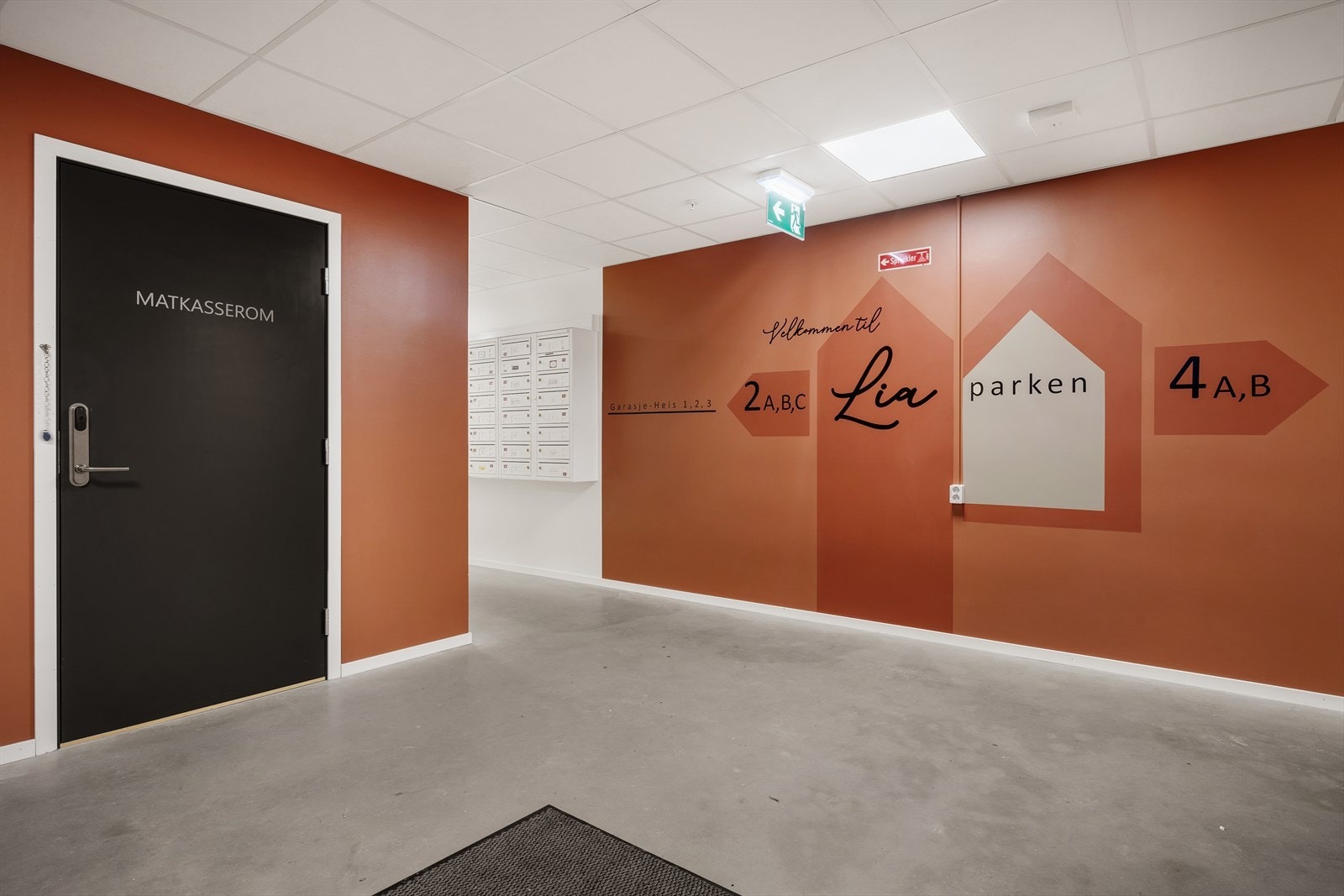 Det er matkasserom i inngangen til borettslaget Galleribilde