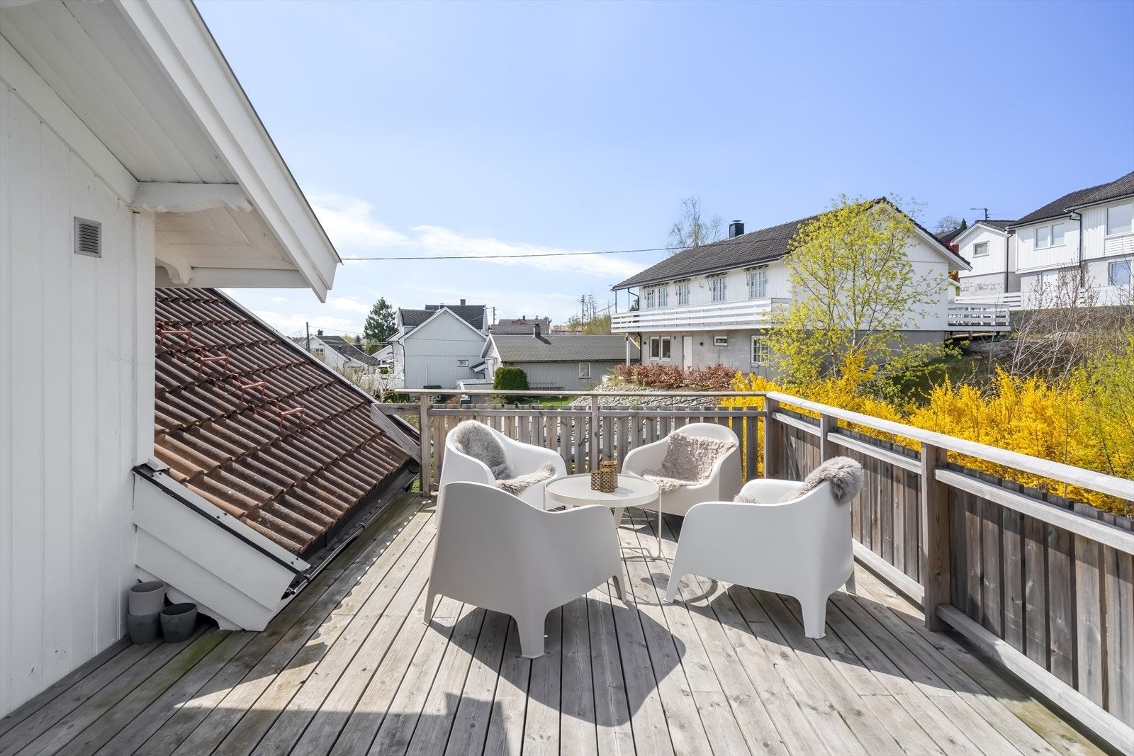Dette er et flott uteområde som gir perfekte rammer for avslapning og hyggelige sommerkvelder. Galleribilde