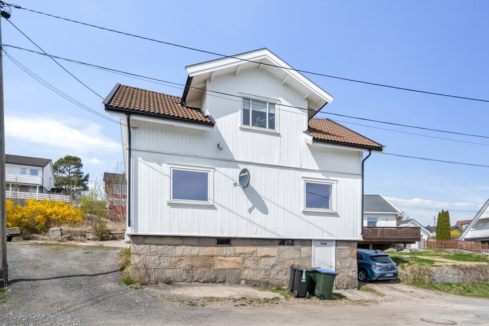 Nilsebakken 8 er en horisontaldelt tomannsbolig fra 1902 på Lisleby i Fredrikstad. Galleribilde