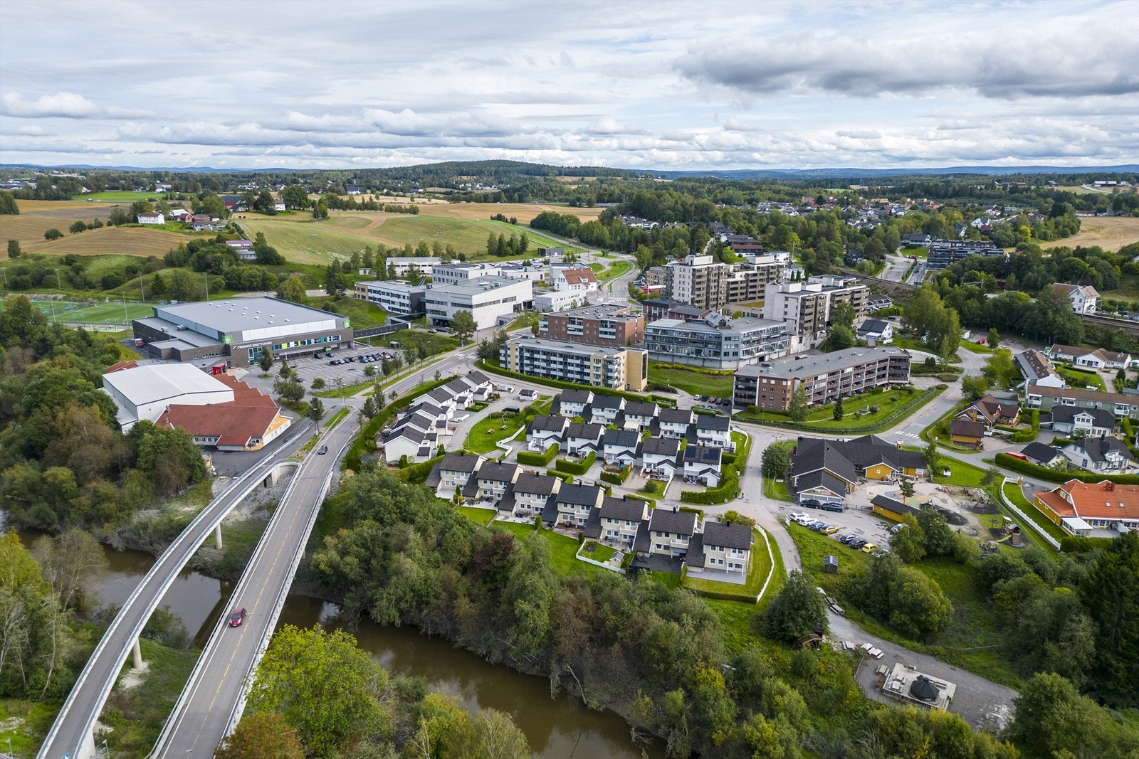 Frogner er et veletablert område i Lillestrøm kommune med nærhet til både servicetilbud og natur. Galleribilde