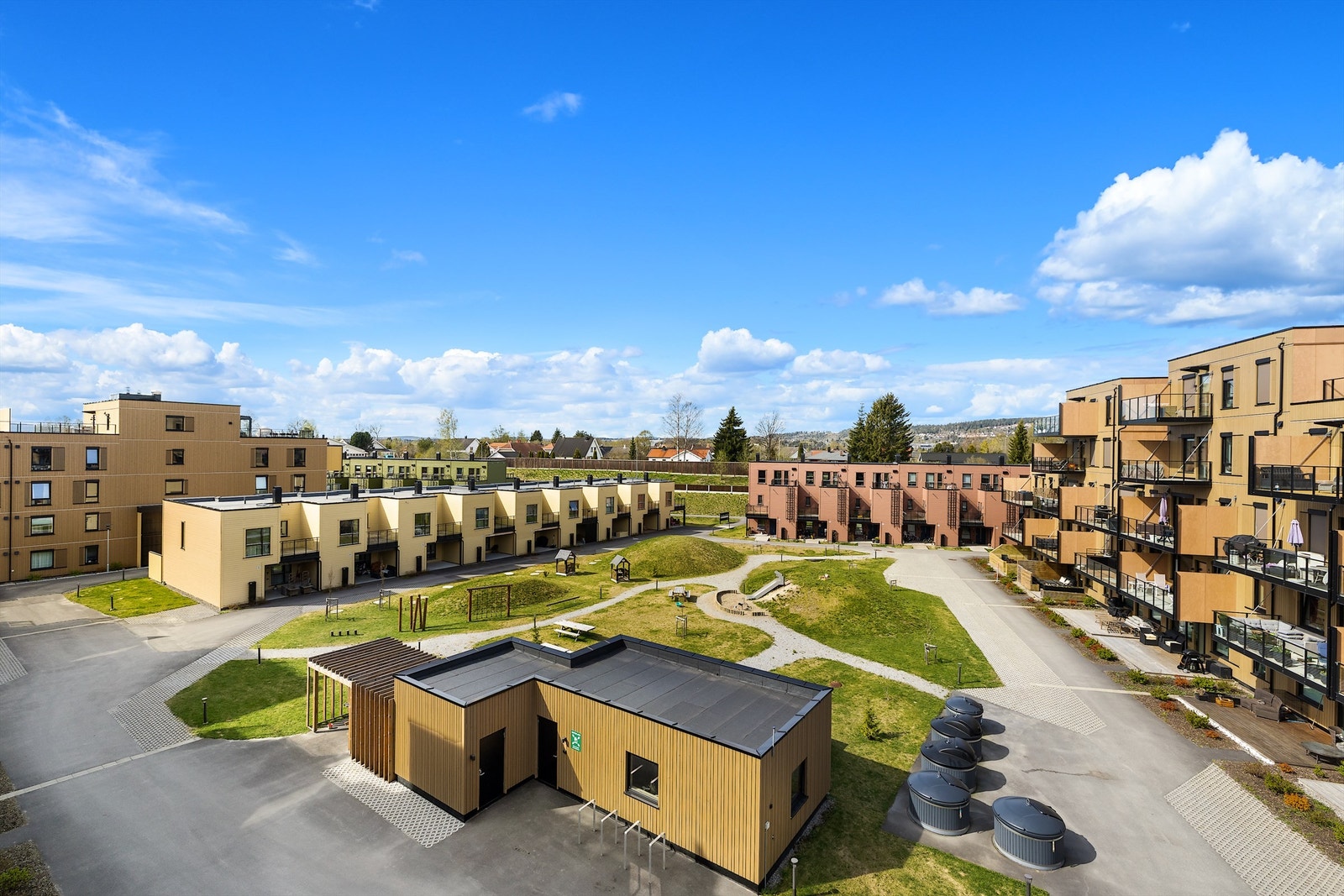 Vestvendt balkong på 13 m² med gode solforhold. Galleribilde