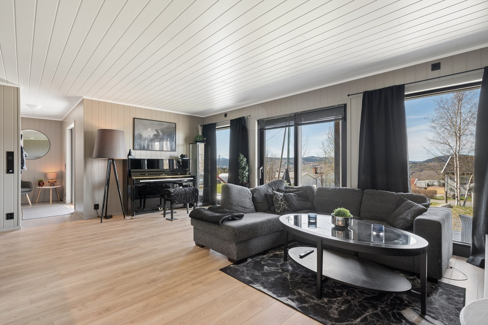 Praktisk og fin leilighet med eget uteområde. Galleribilde