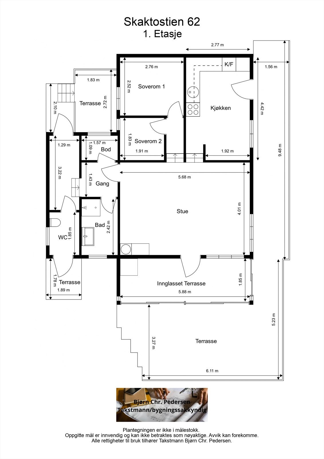 Hytta har en arealeffektiv planløsning på ett plan, med to soverom, stue, kjøkken og et separat toalettrom. Galleribilde