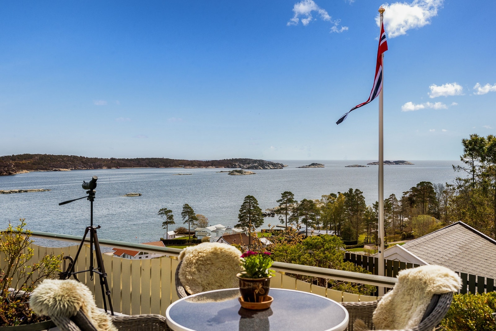 Herfra kan du følge med på båtlivet og nyte roen. Galleribilde