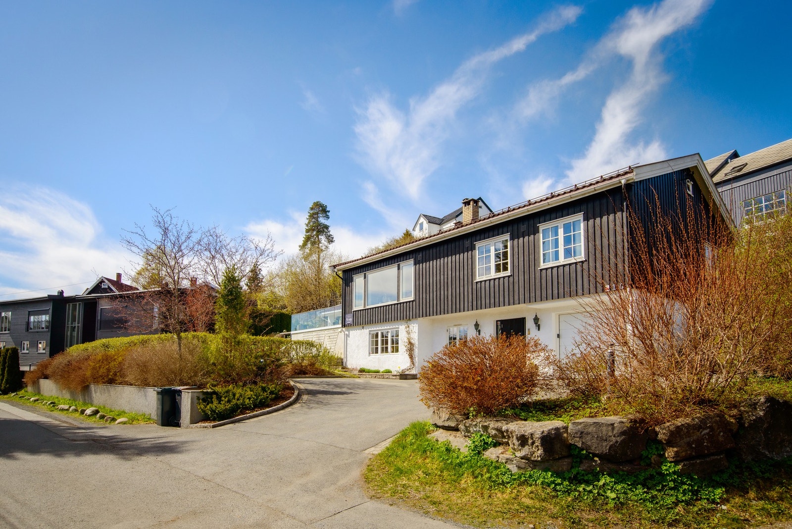 Eiendommen fremstår som svært solid og godt ivaretatt over tid. Galleribilde