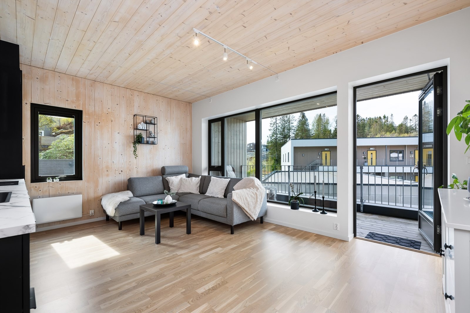 Hjertelig velkommen til visning i Mjåtveitmarka 19! Eiendommen presenteres av Eiendomsmegler Norge v/Hans Petter Midbrød. Galleribilde