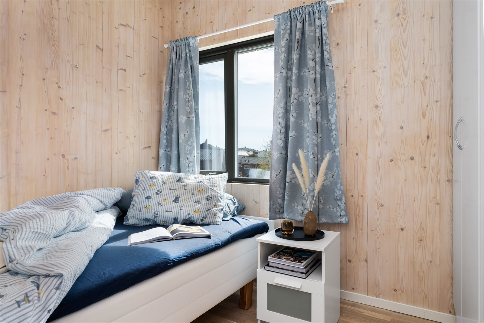 Hovedsoverom har fint plass for dobbeltseng og garderobe. Galleribilde